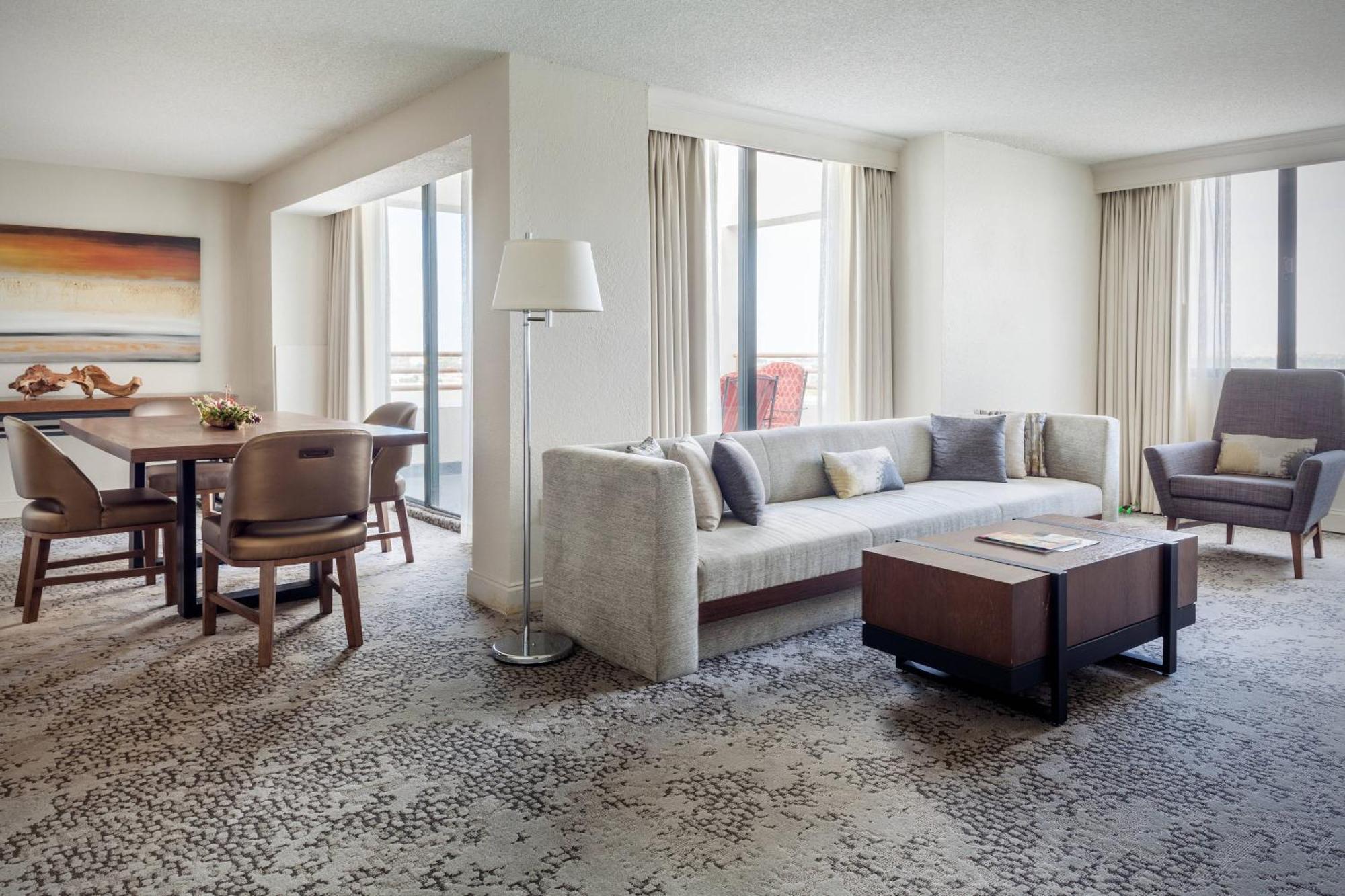 Concierge level 1 Bedroom Suite 1 King High floor