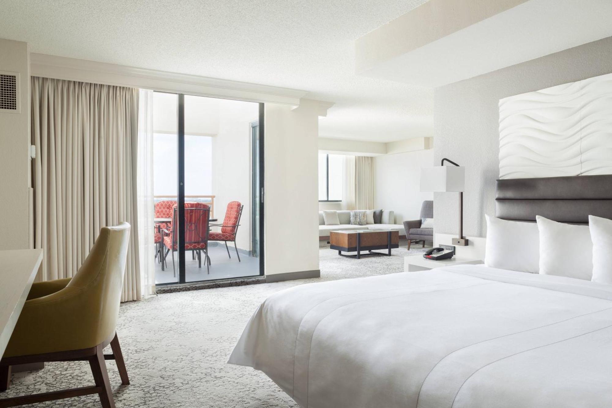 Concierge level 1 Bedroom Suite 1 King High floor