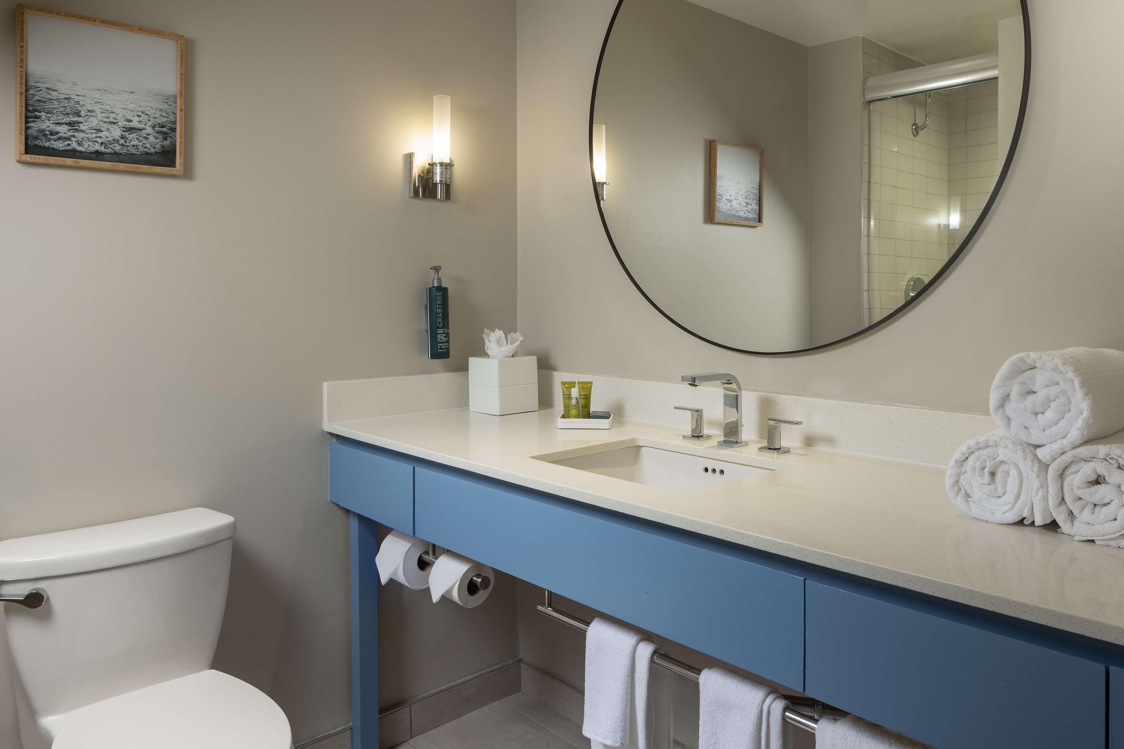 One-Bedroom Queen Suite