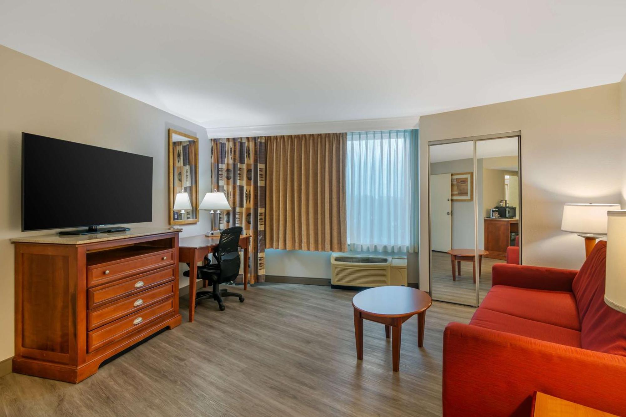 King Suite Whirlpool Non-Smoking