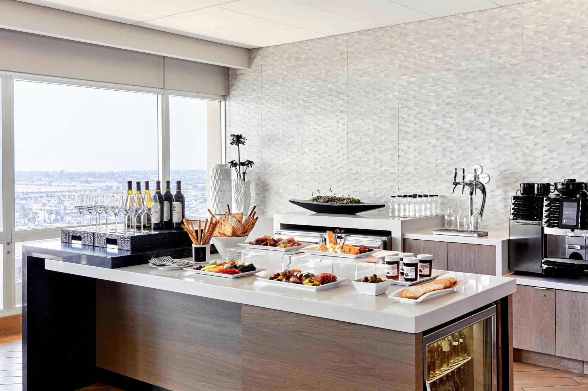 M Club Level M Club lounge access Guest room 1 King