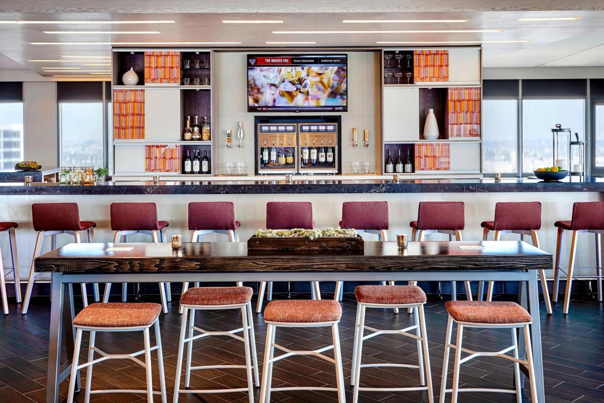 M Club Level M Club lounge access Guest room 1 King