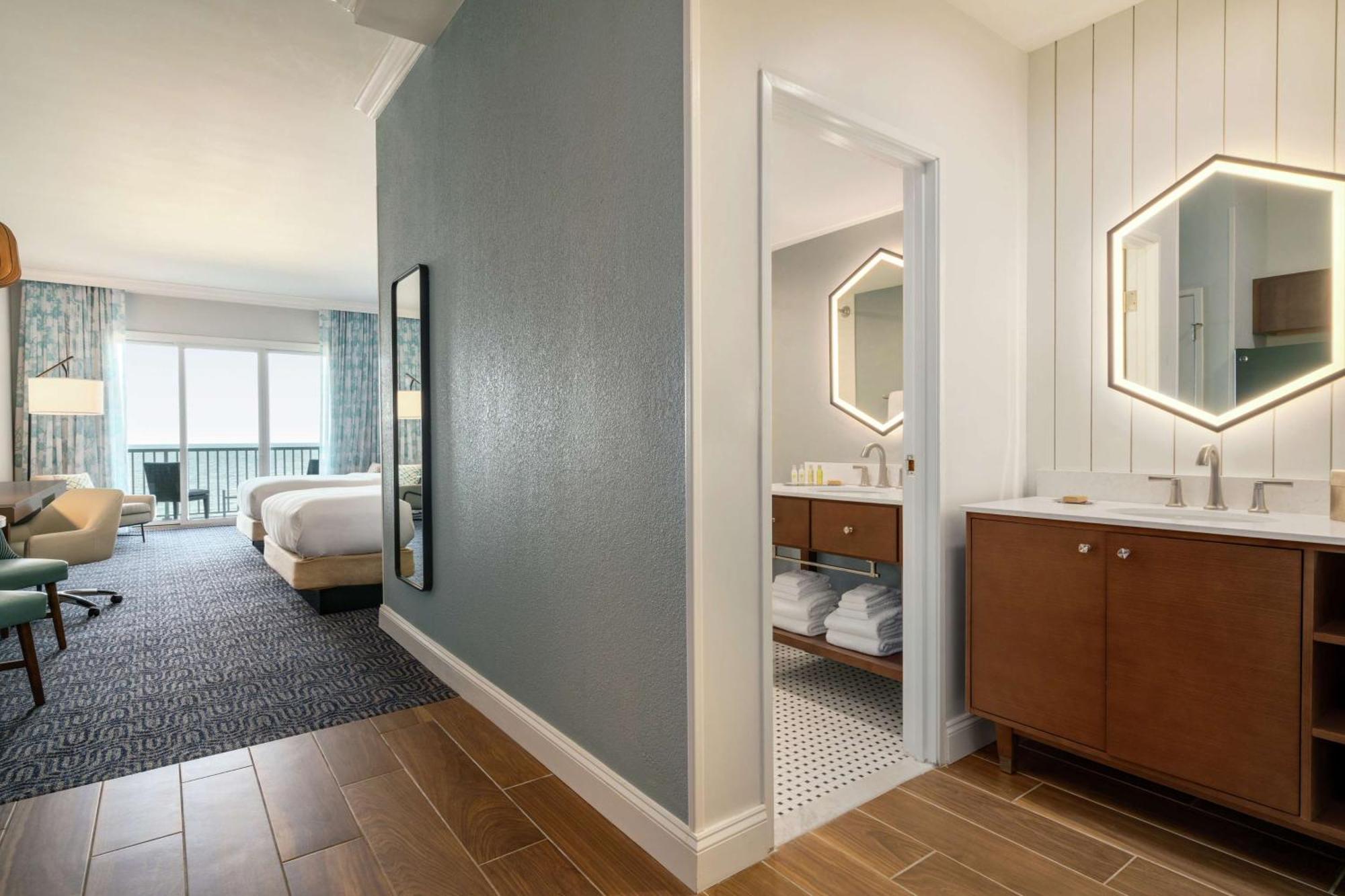 Double Queen Kitchen Balcony oceanfront view