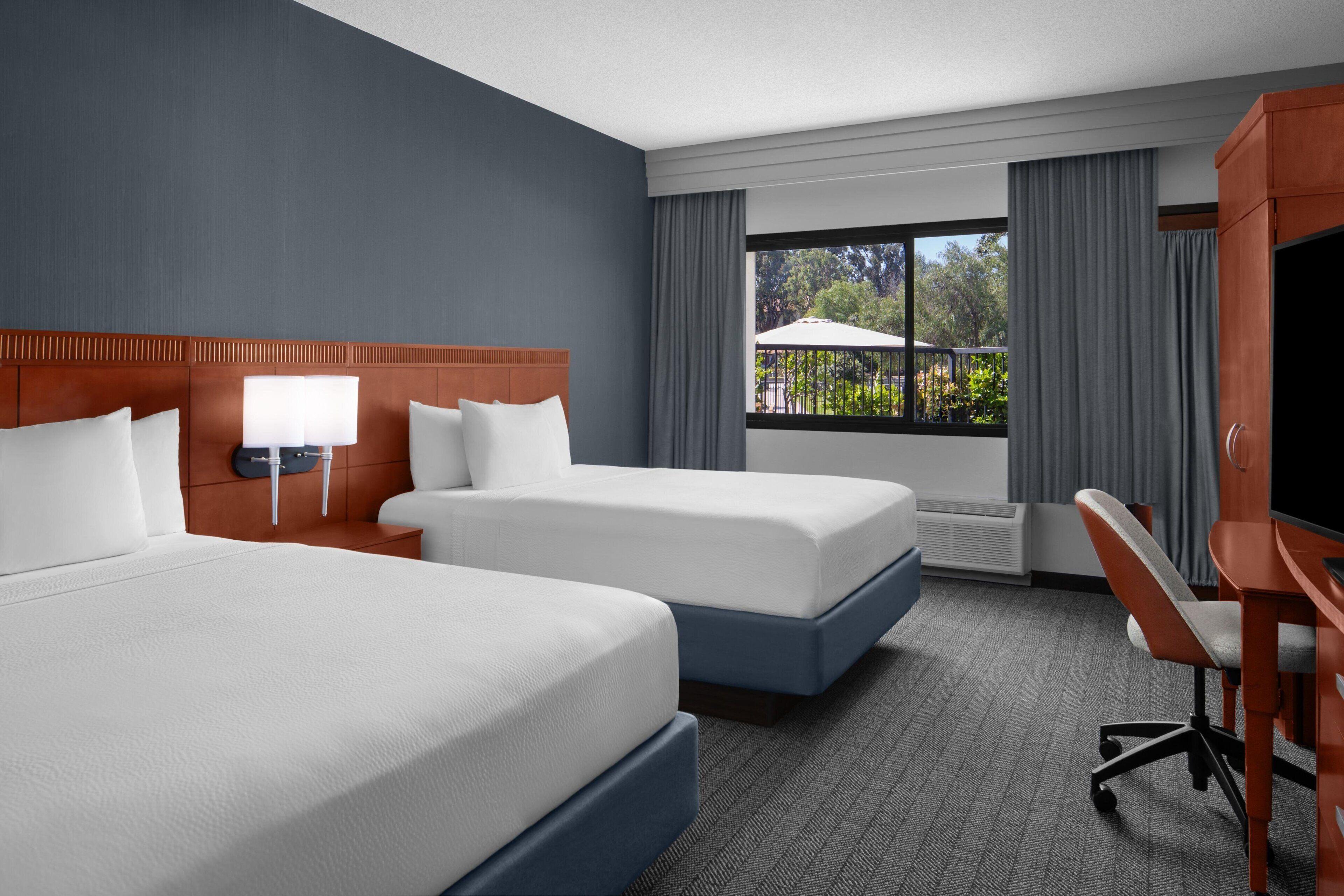 Queen Room Two Queen Beds Courtyard View