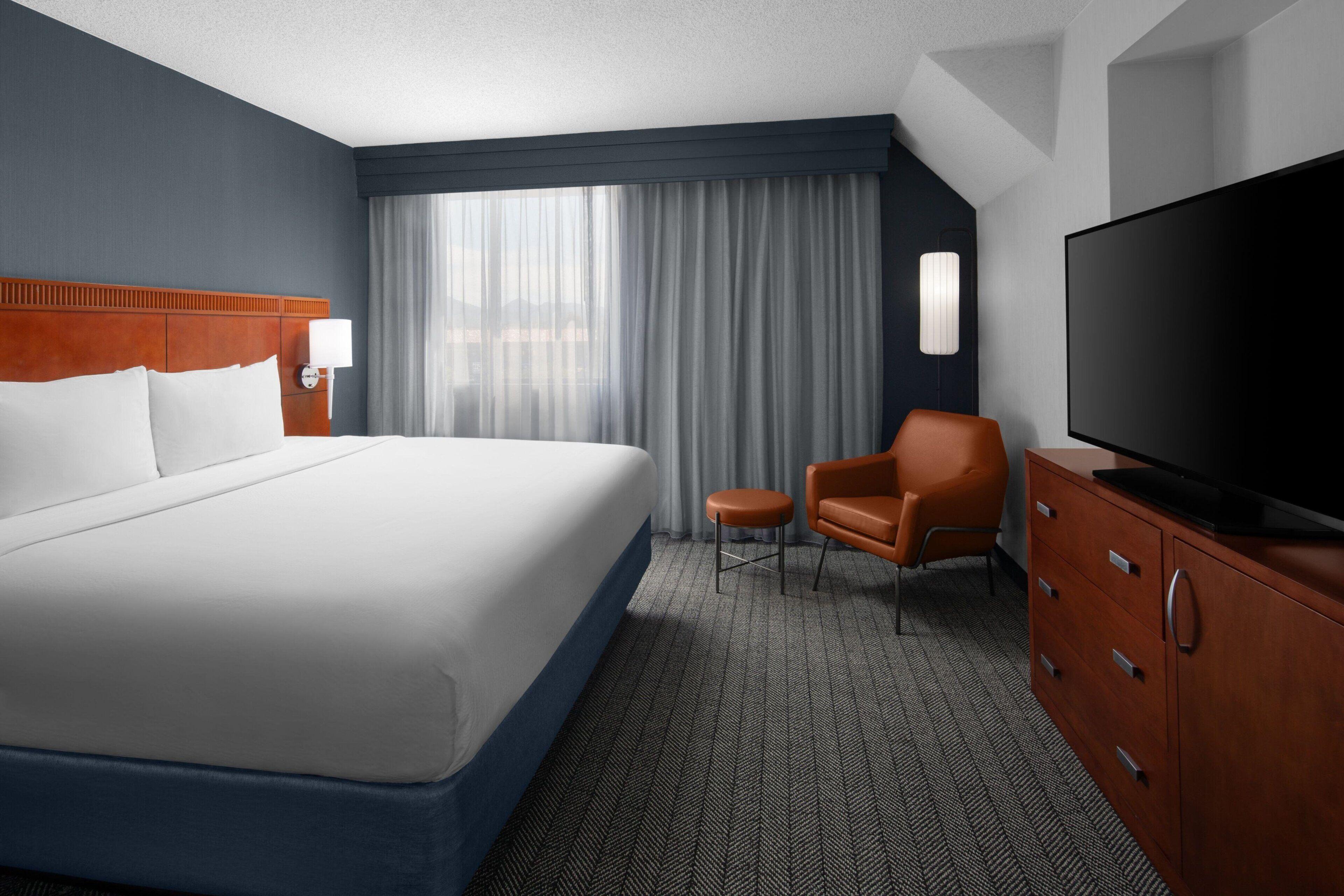 One-Bedroom King Suite Courtyard View Sofa Bed