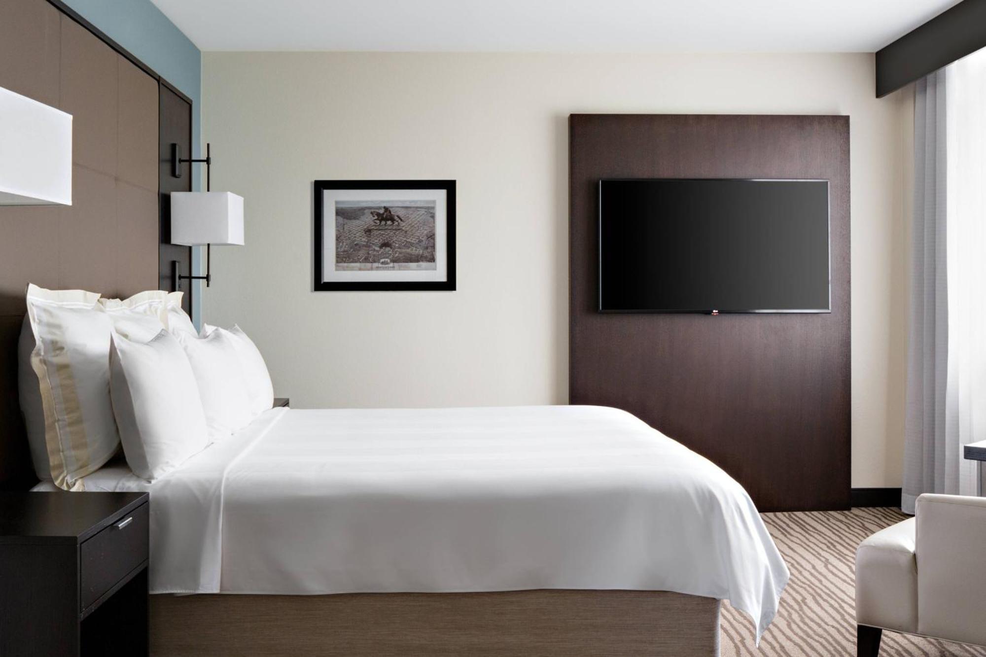 One-Bedroom King Suite