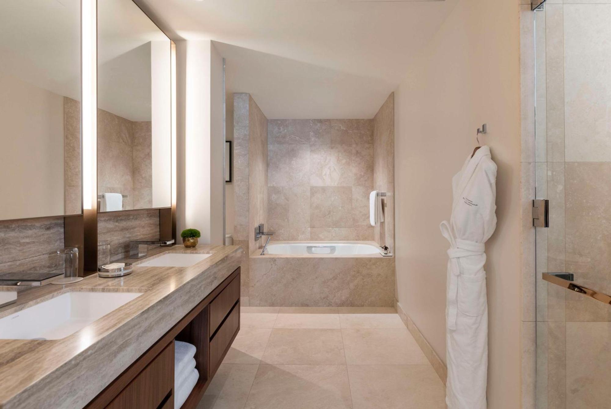 Queen Room Two Queen Beds Lake View