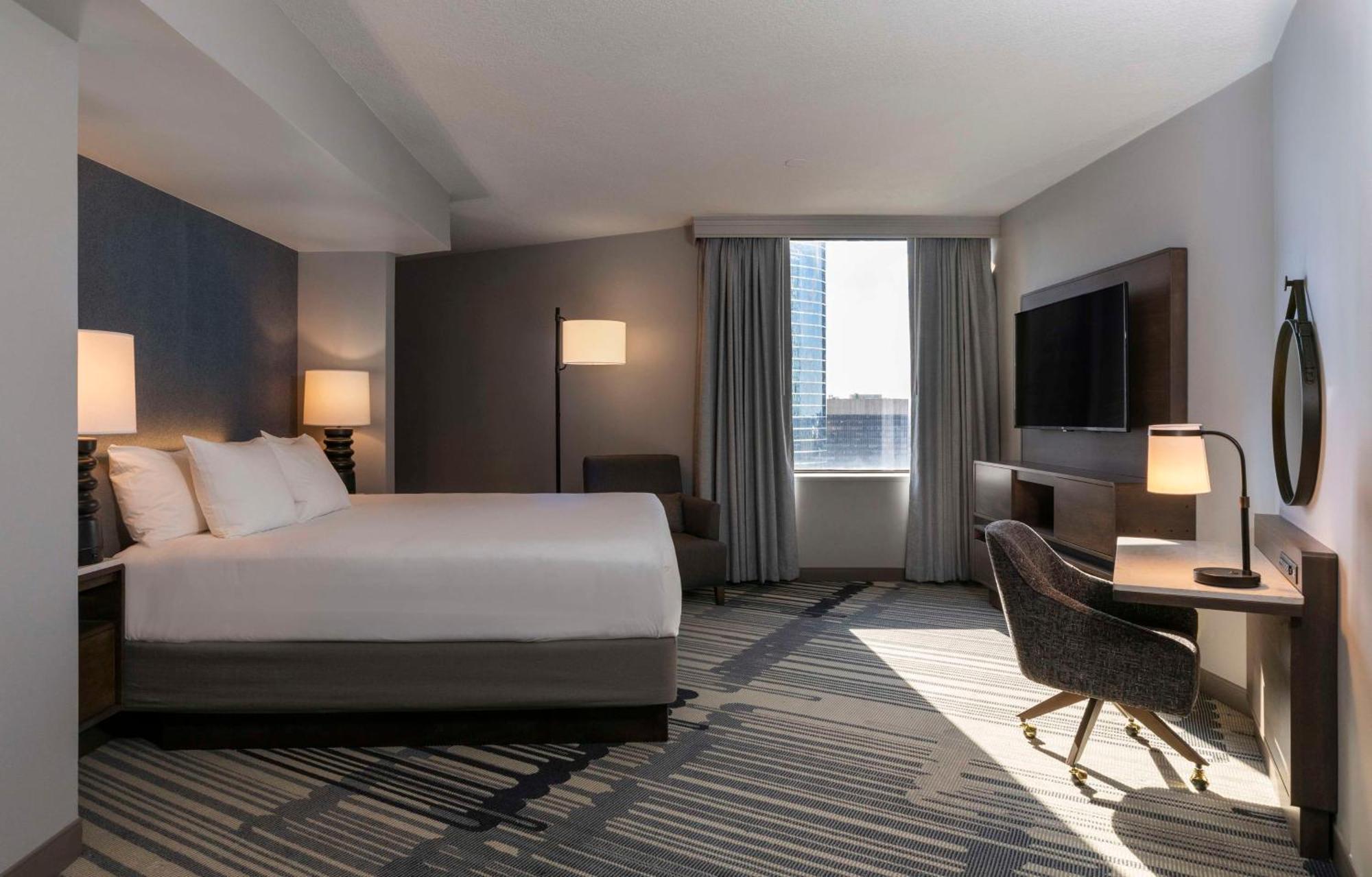 Corner King Room