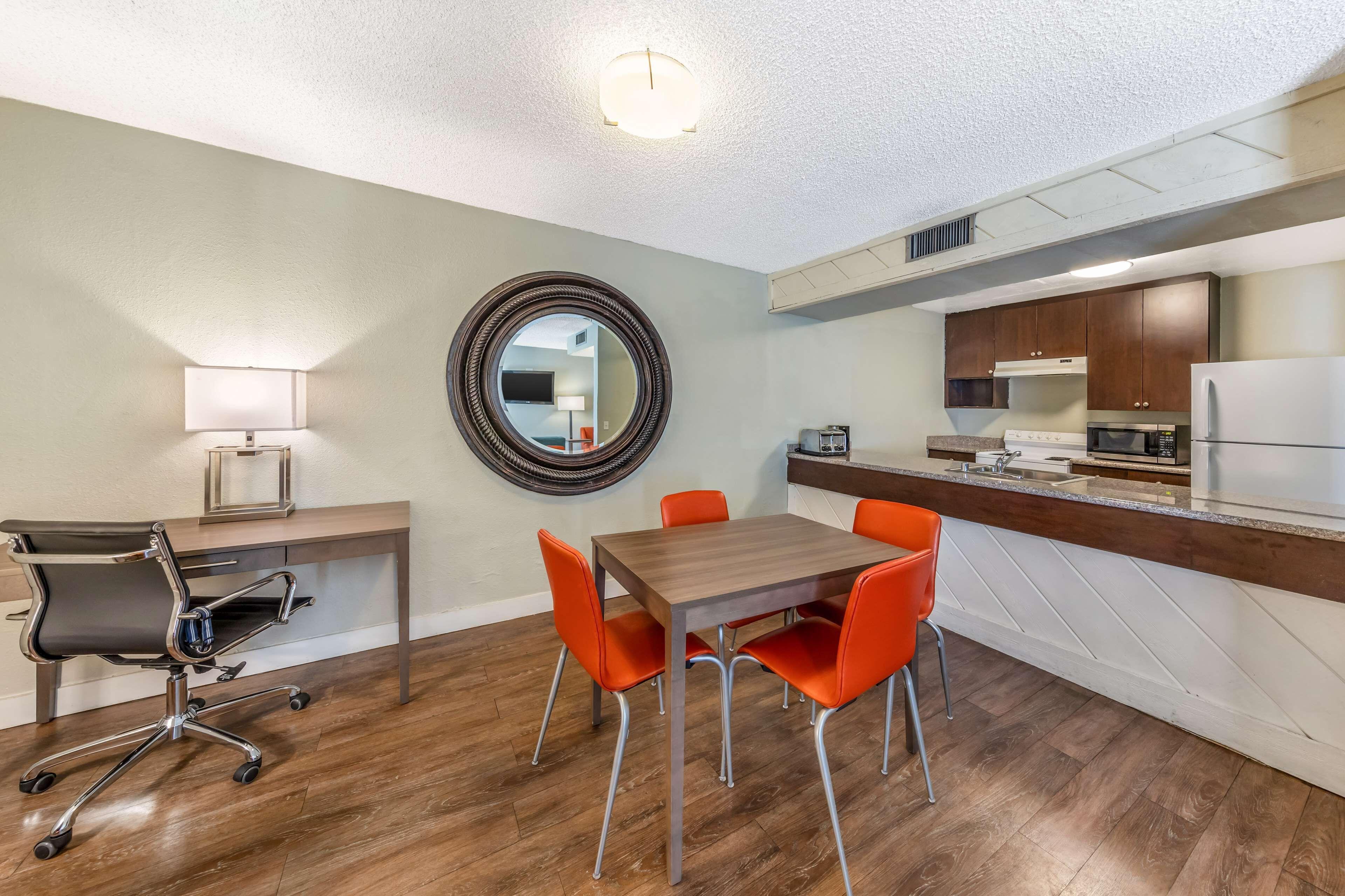 Two-Room Two-Level King Suite Two Double Beds Kitchen