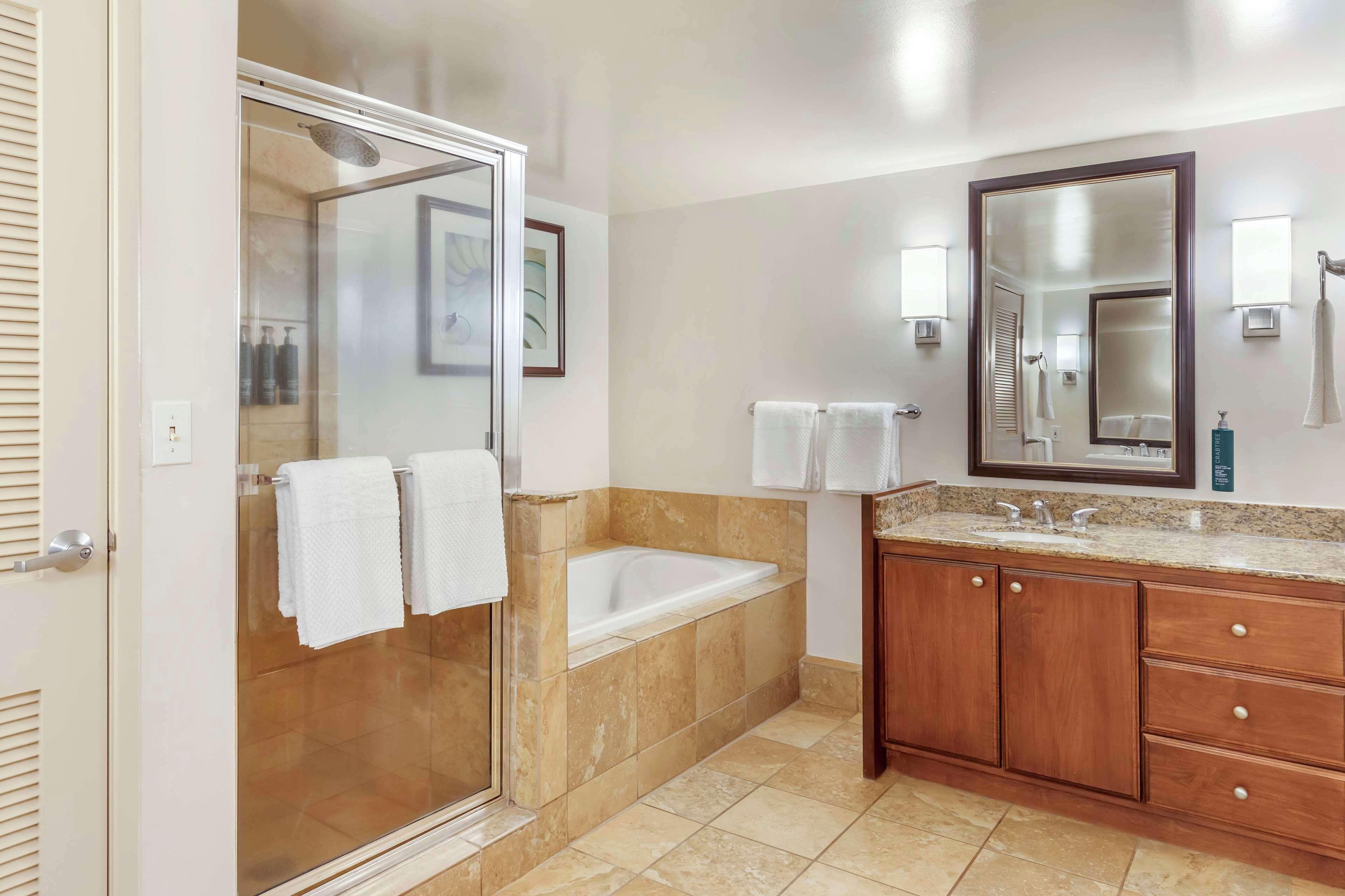 One-Bedroom Deluxe Suite Ocean View One King or Two Double Beds