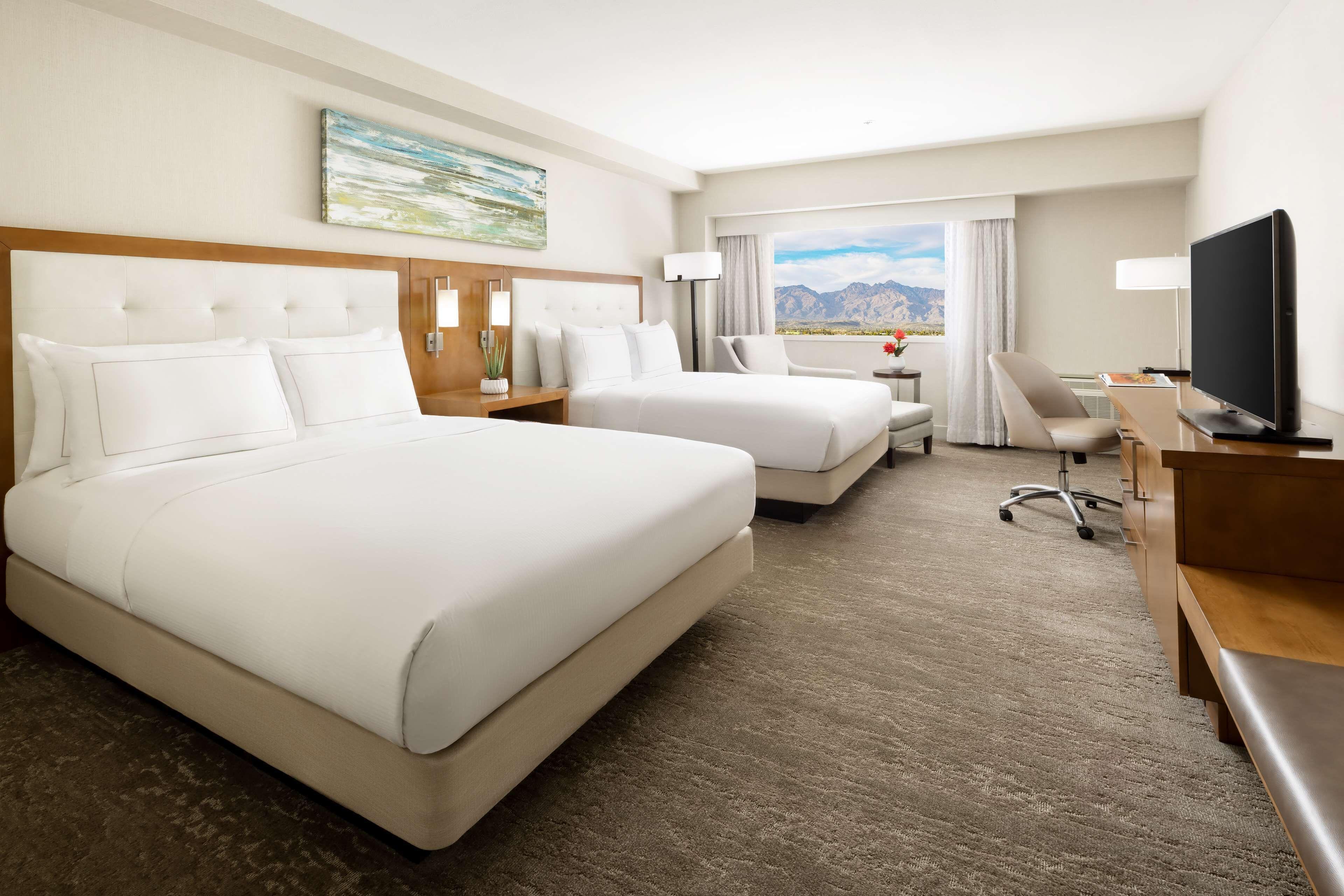 Queen Room Two Queen Beds Mountain View