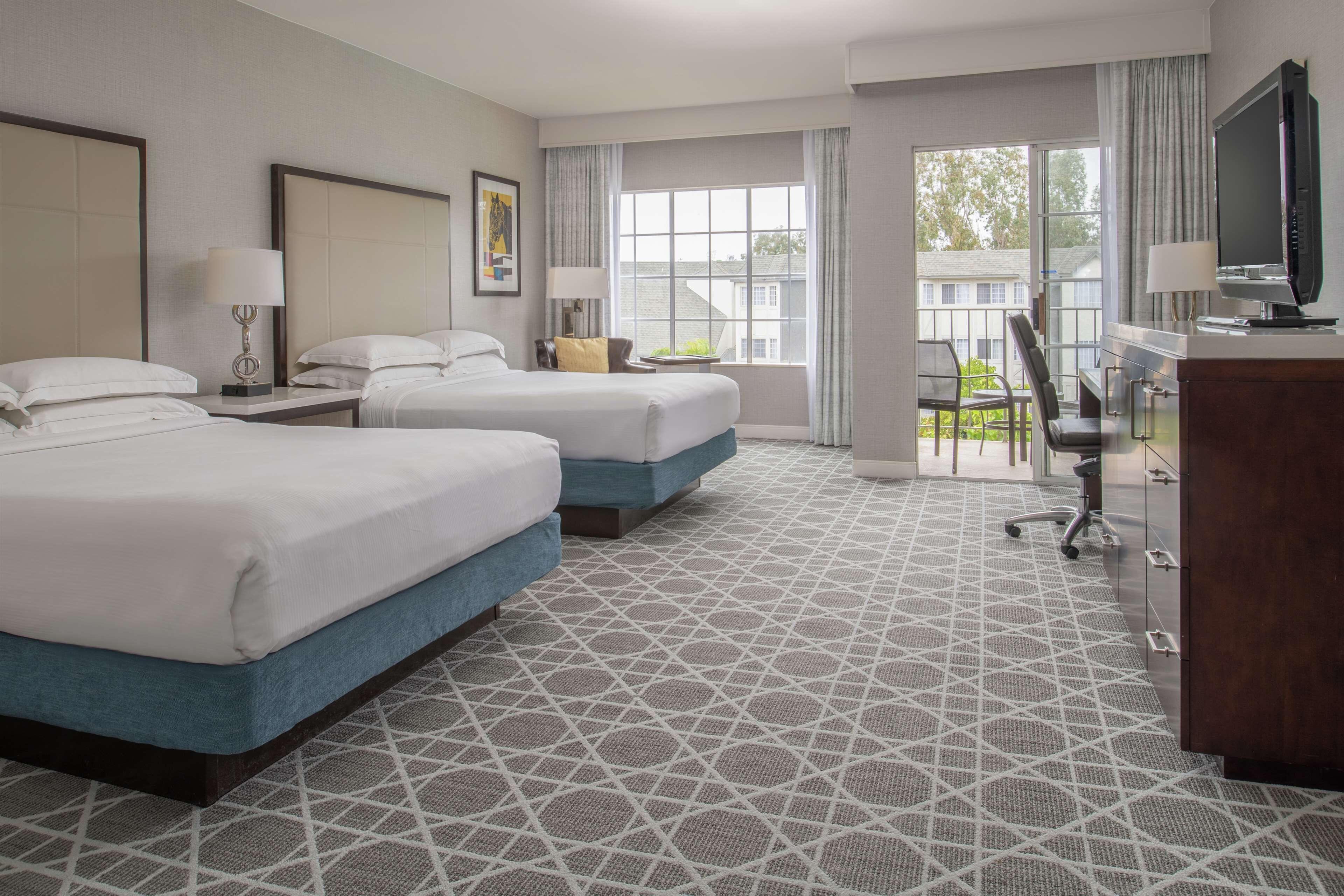 Queen Room Two Queen Beds Balcony Courtyard View