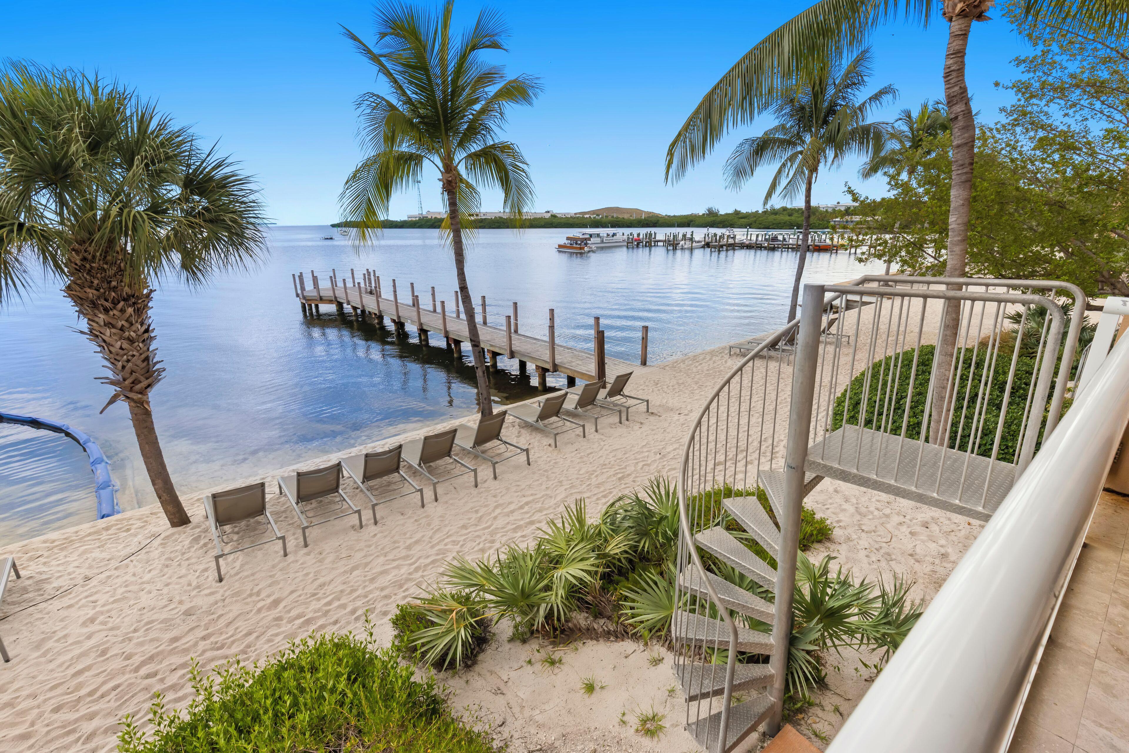 Ocean Front 1BR Suite Direct Beach Access