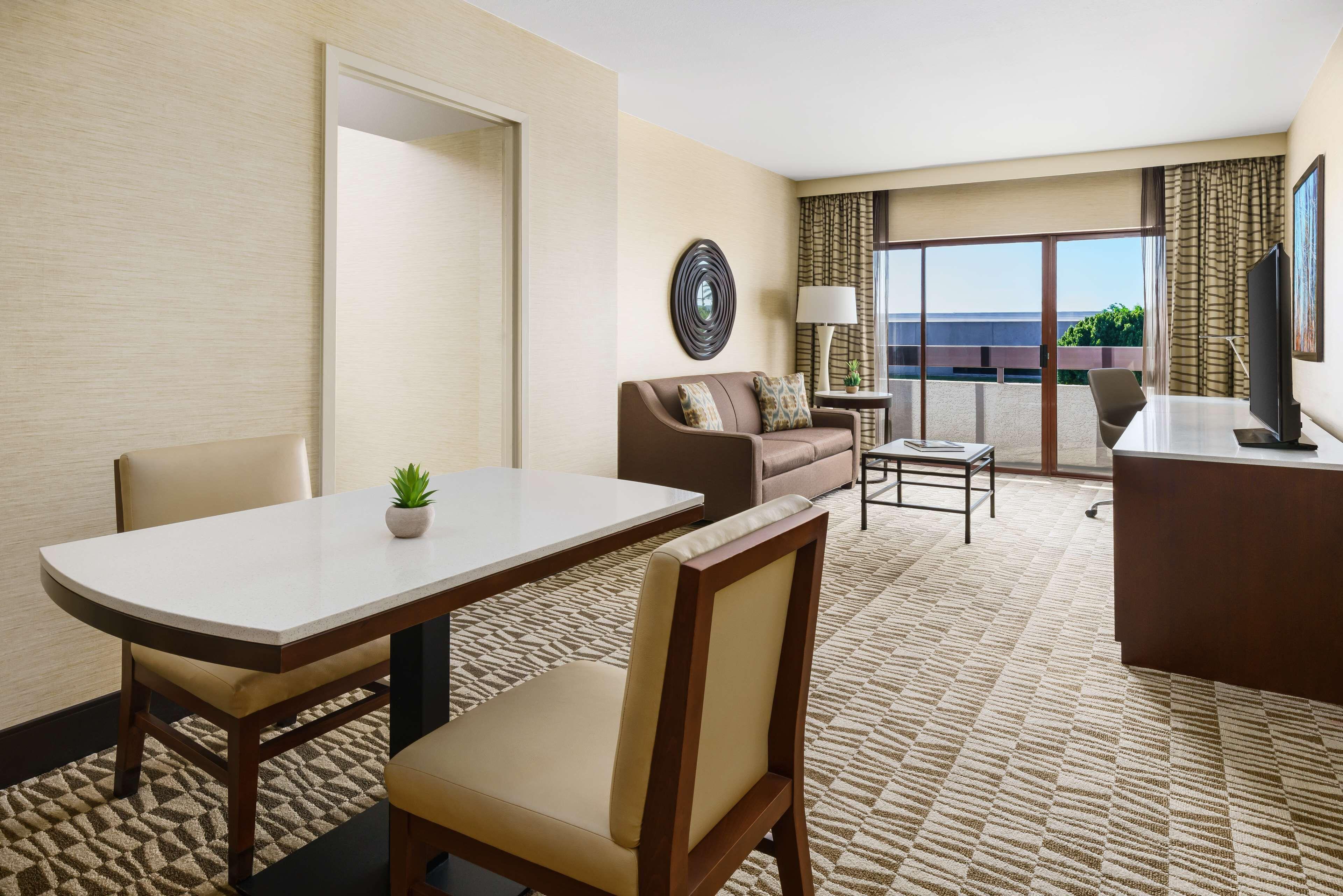 One-Bedroom King Suite