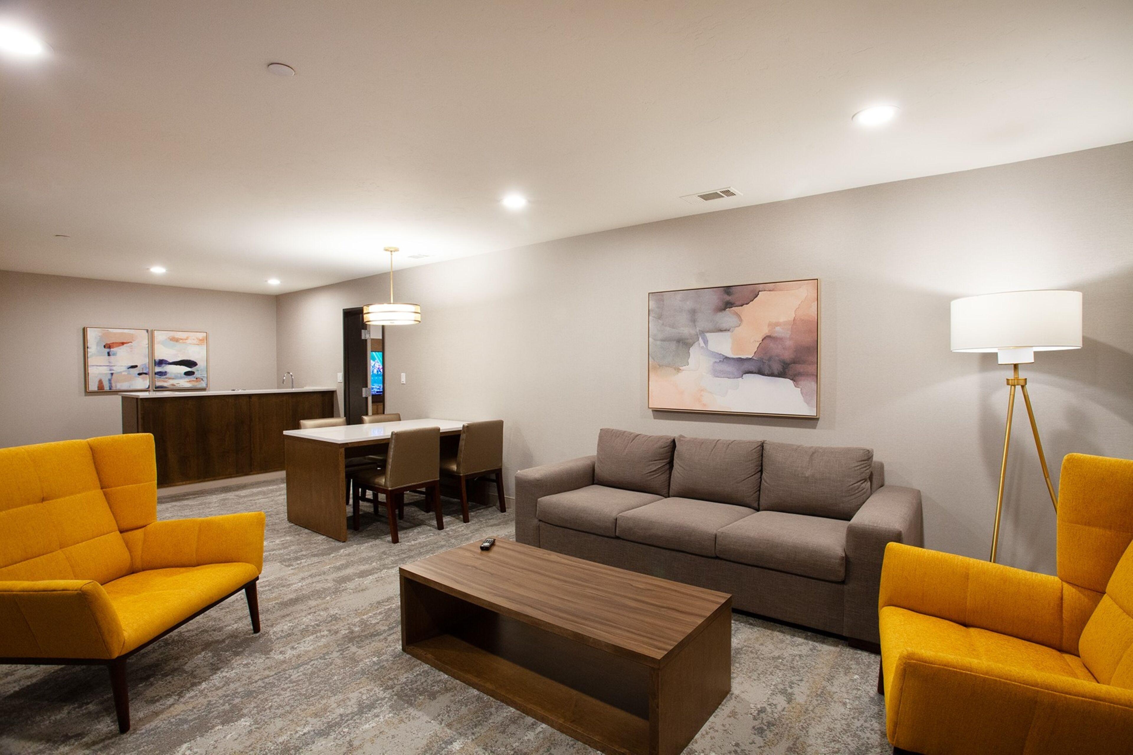Two-Bedroom King Suite Two King Beds Sofa Bed Spa Bath Living Room Non-Smoking