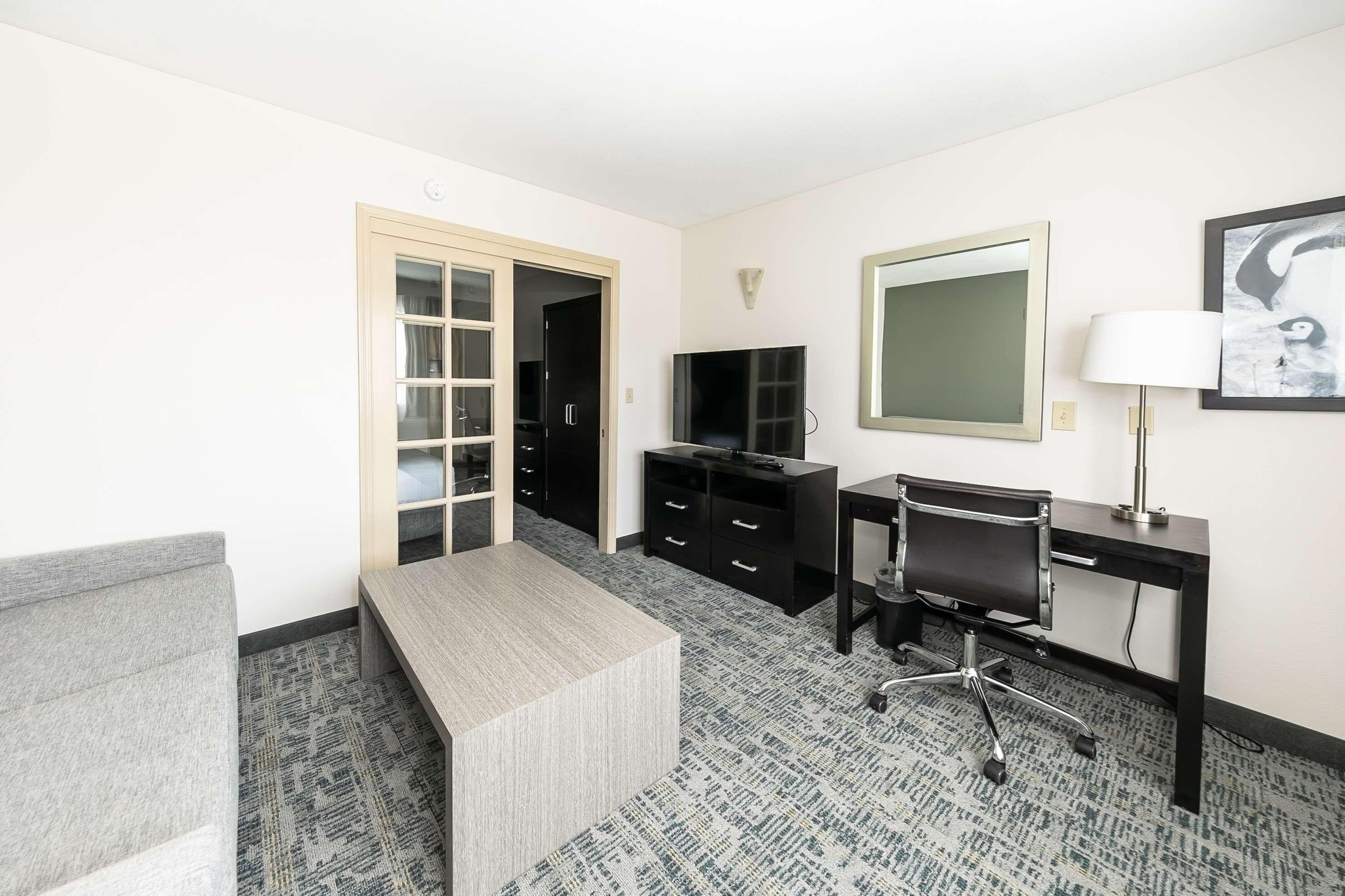 Suite Two Double Beds Sofa Bed Non-Smoking