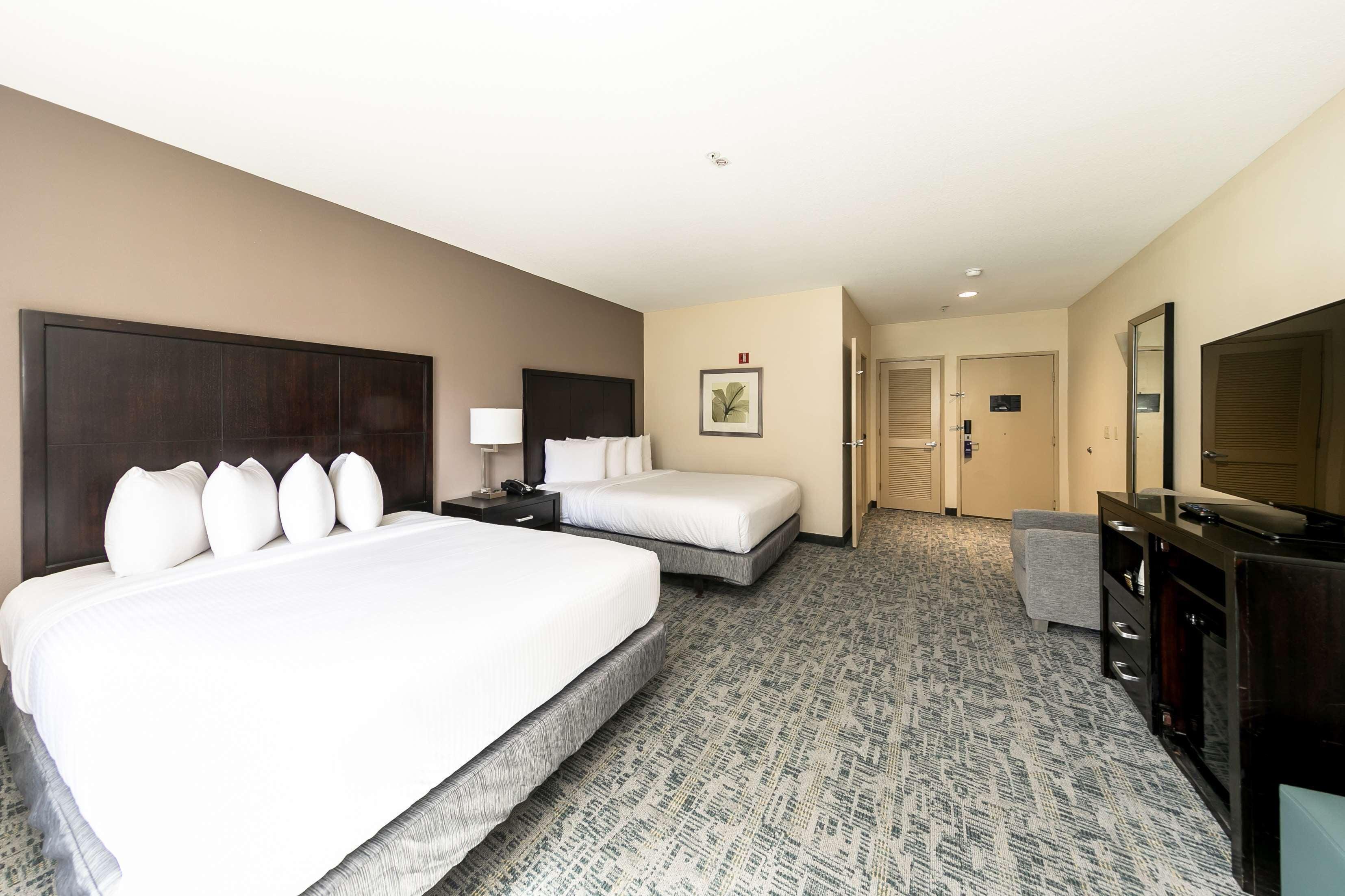 Queen Room Two Queen Beds Bath Tub Disability Access or Non-Smoking