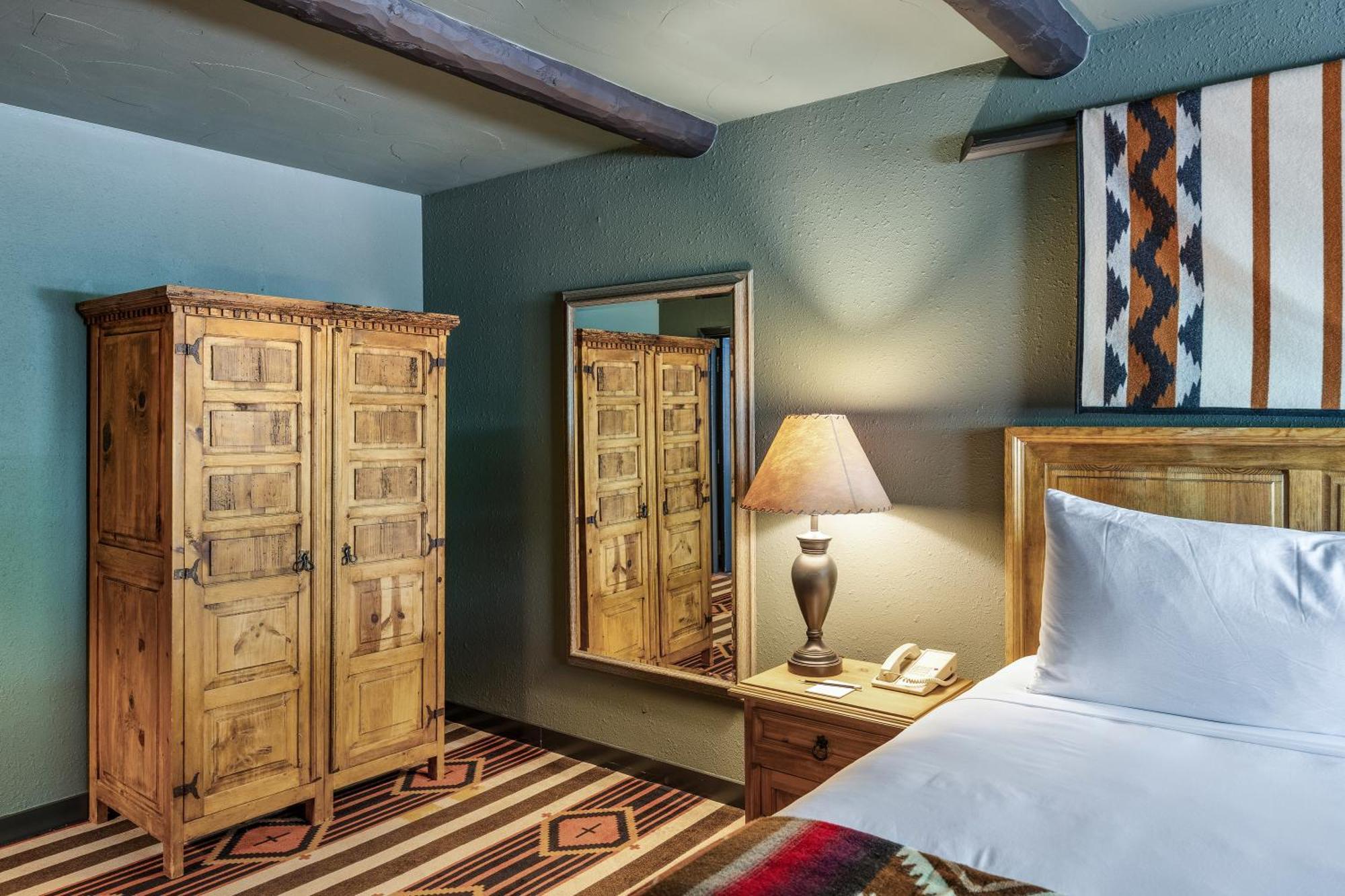 Deluxe King Suite