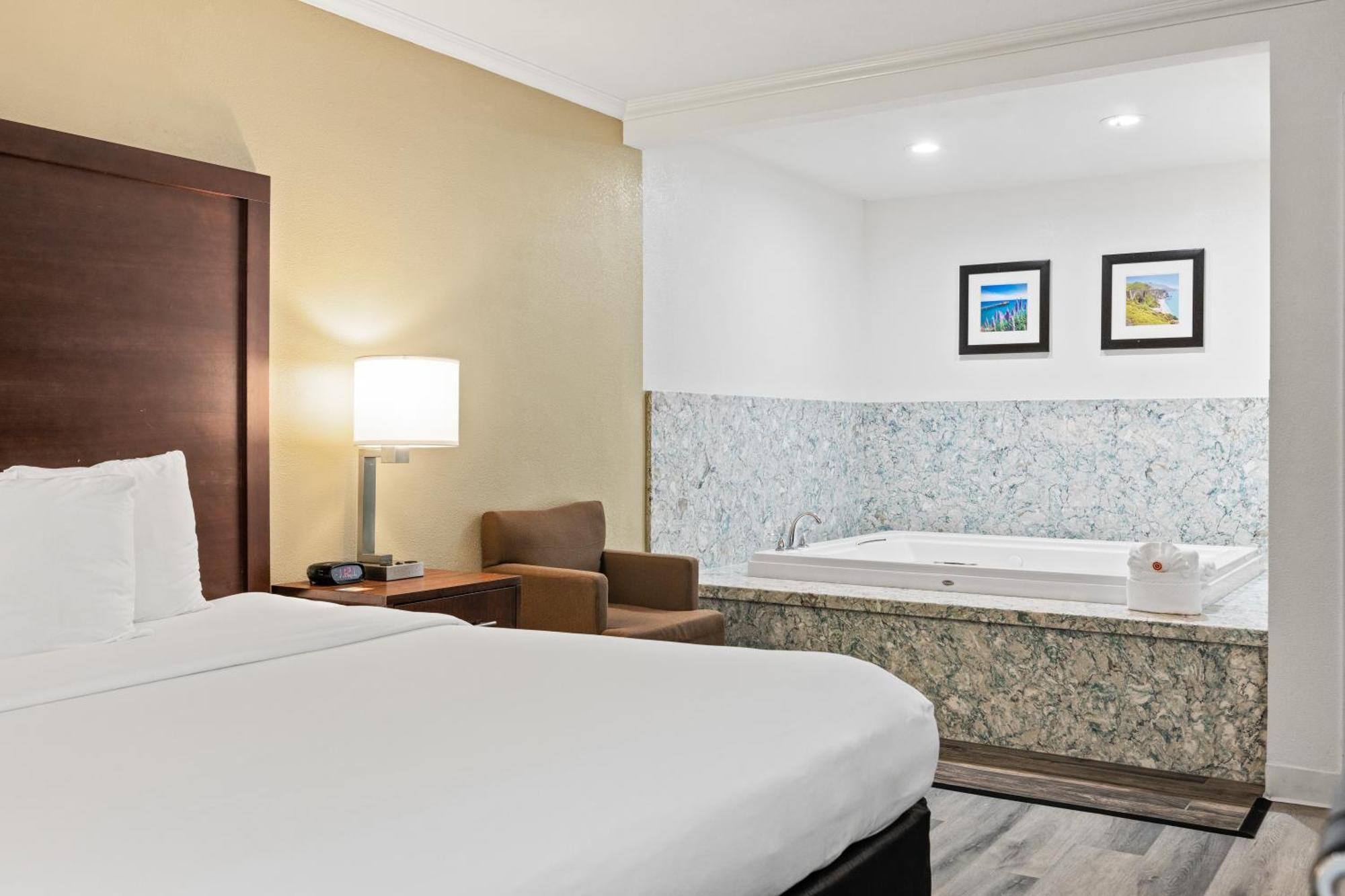 King Room Hot Tub Non-Smoking