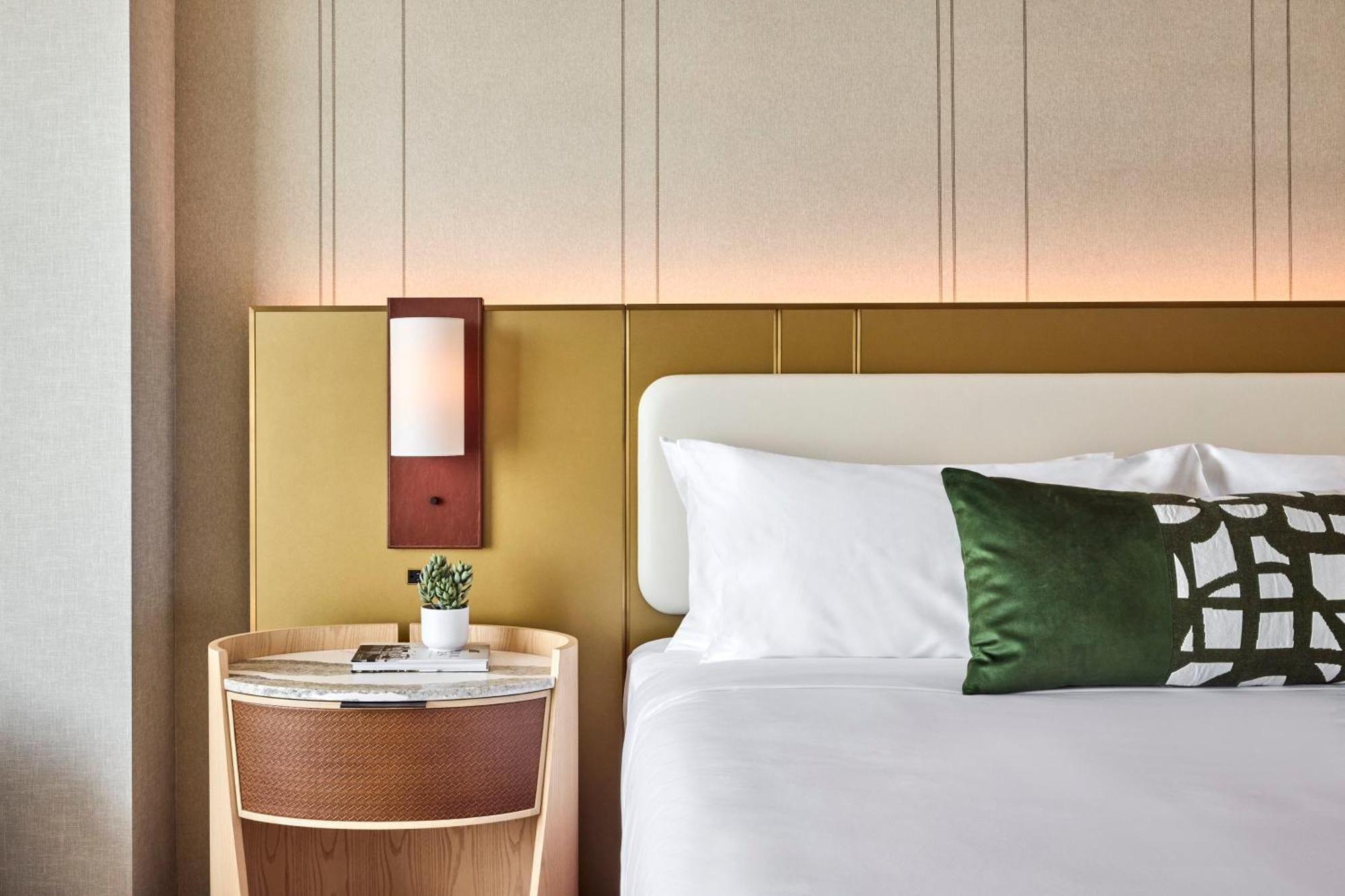 Junior Suite King Bed City View