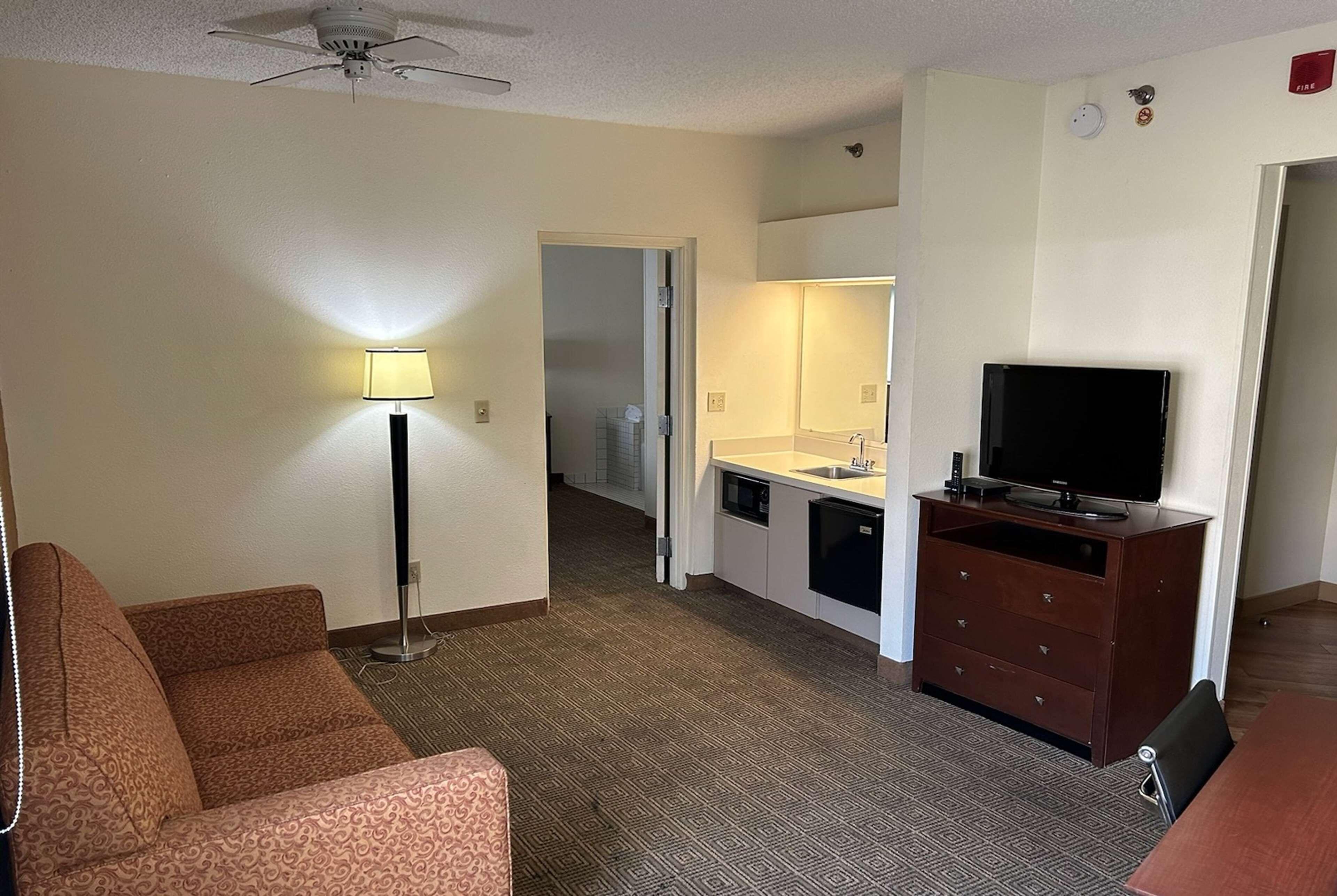 One-Bedroom King Suite Non-Smoking