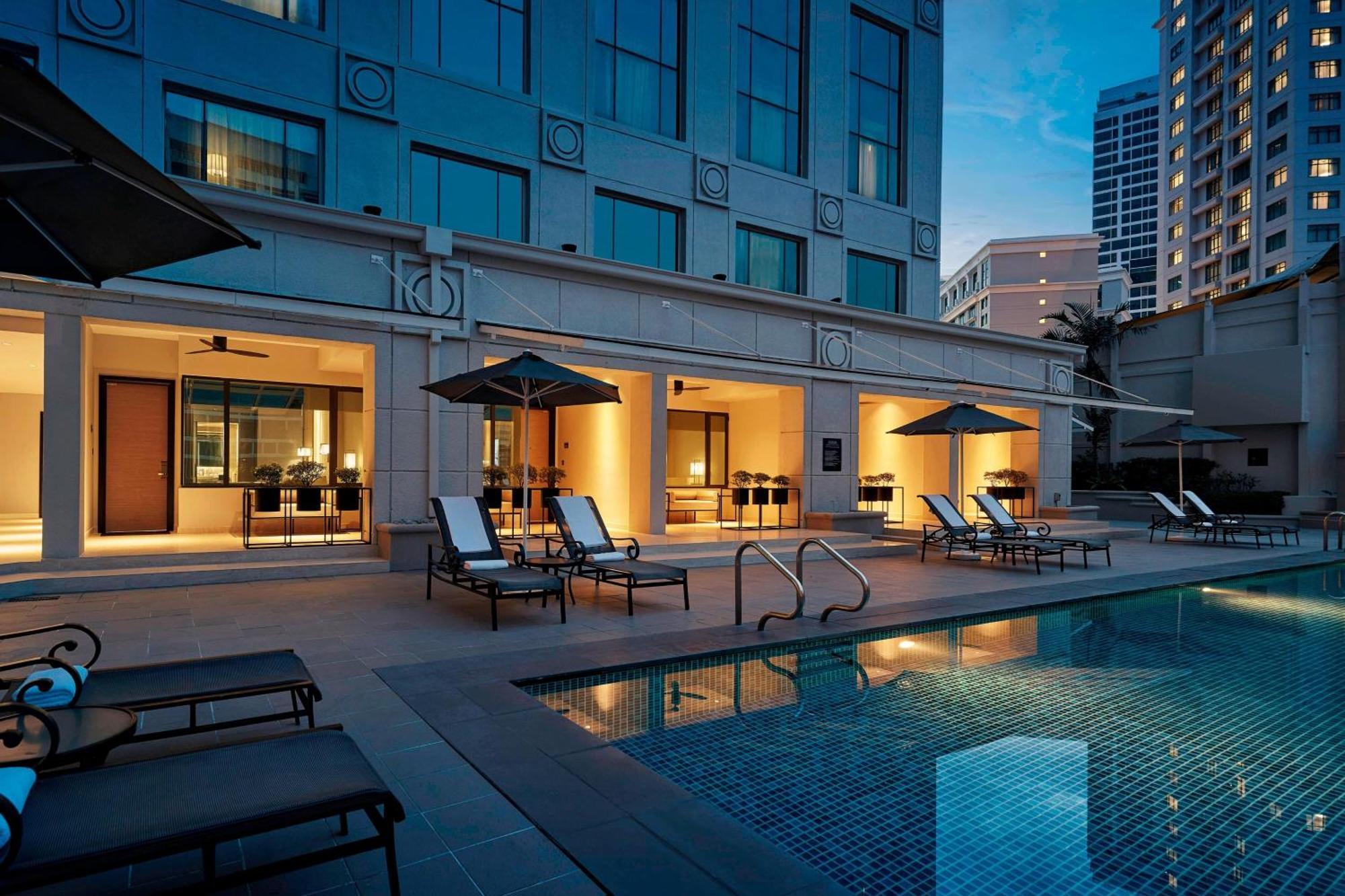Cabana Poolside King Room