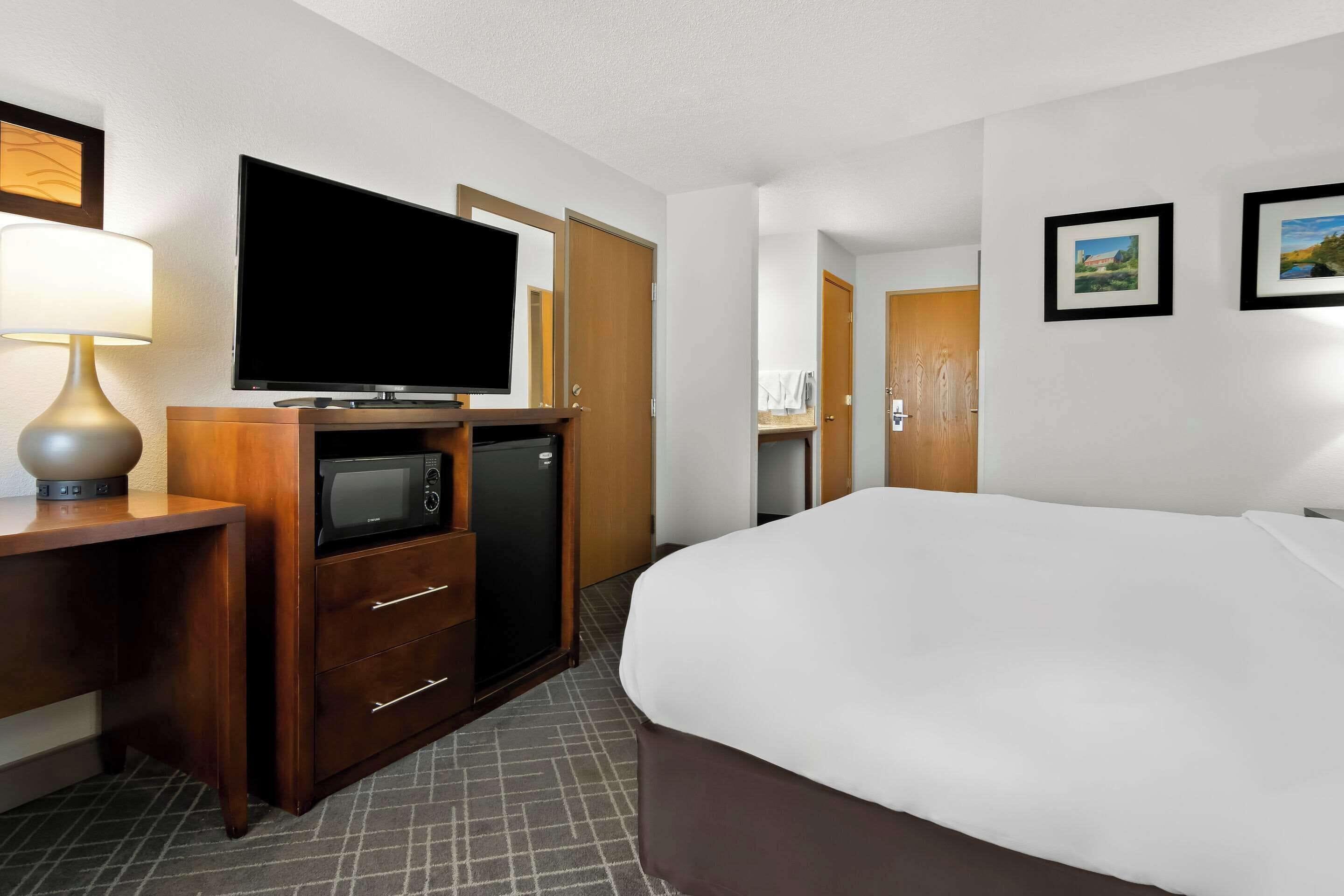King Room Non-Smoking or Mobility Accessible