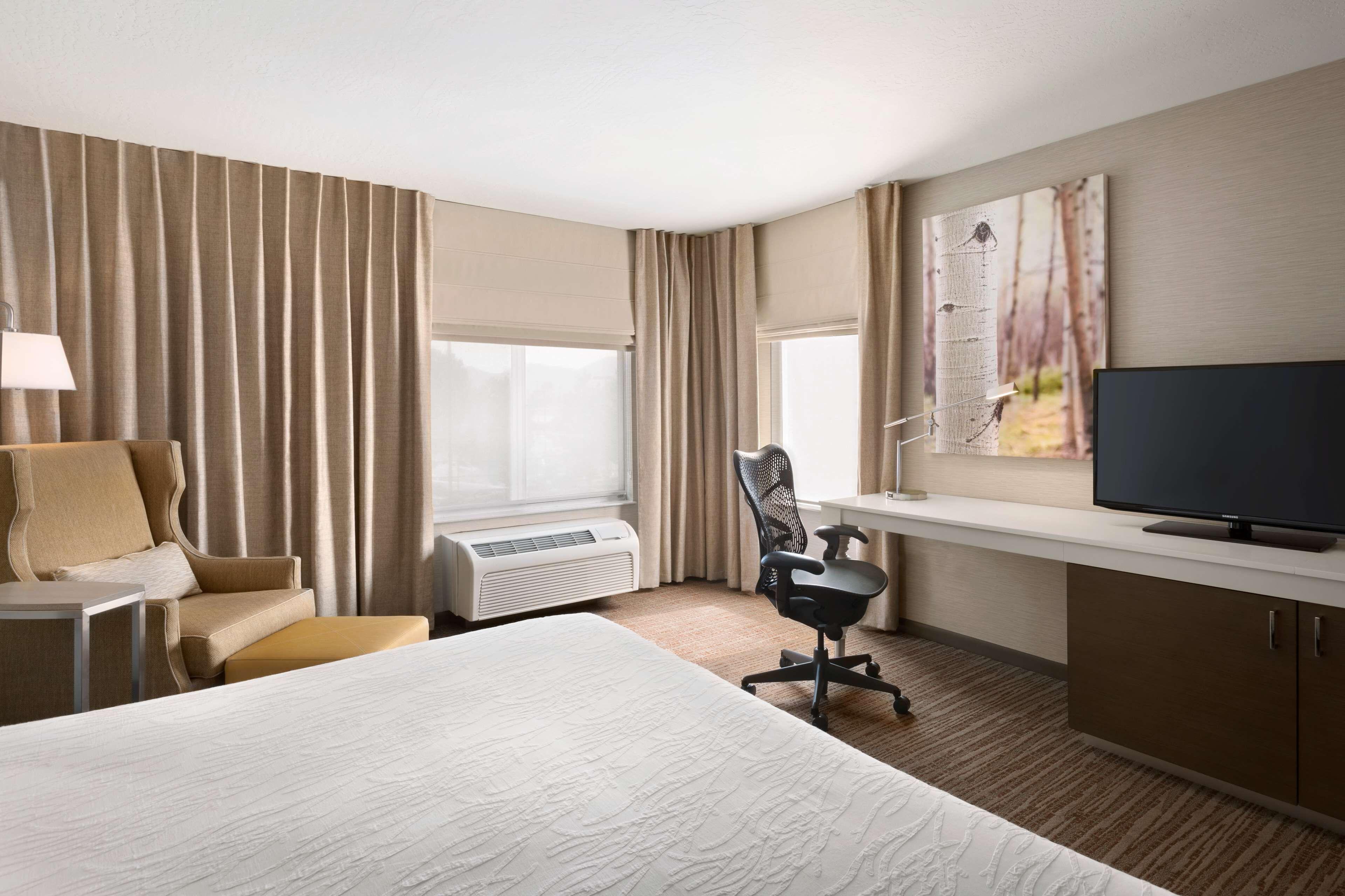 King Room Tub Mobility Hearing Access