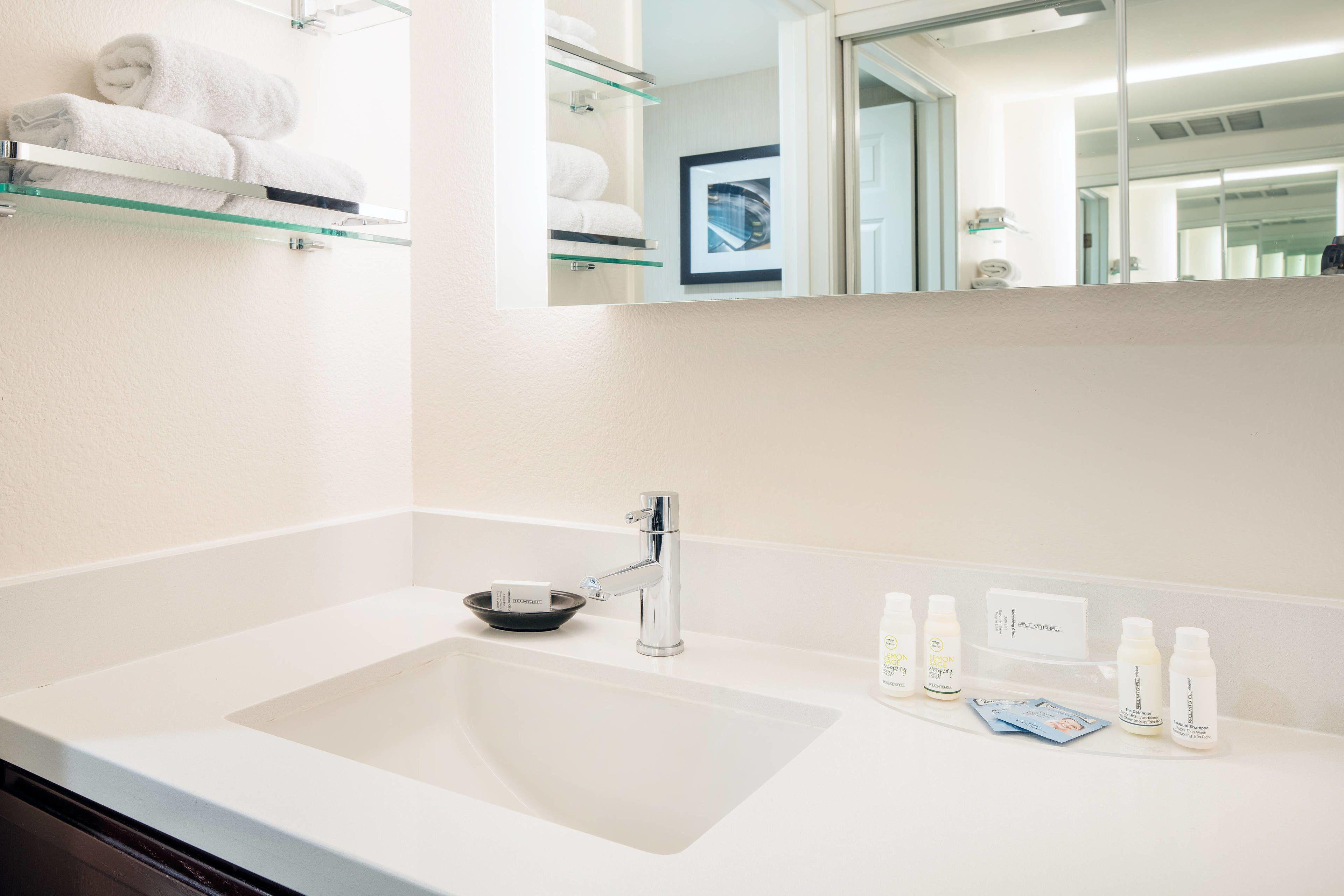 One-Bedroom Queen Suite City View