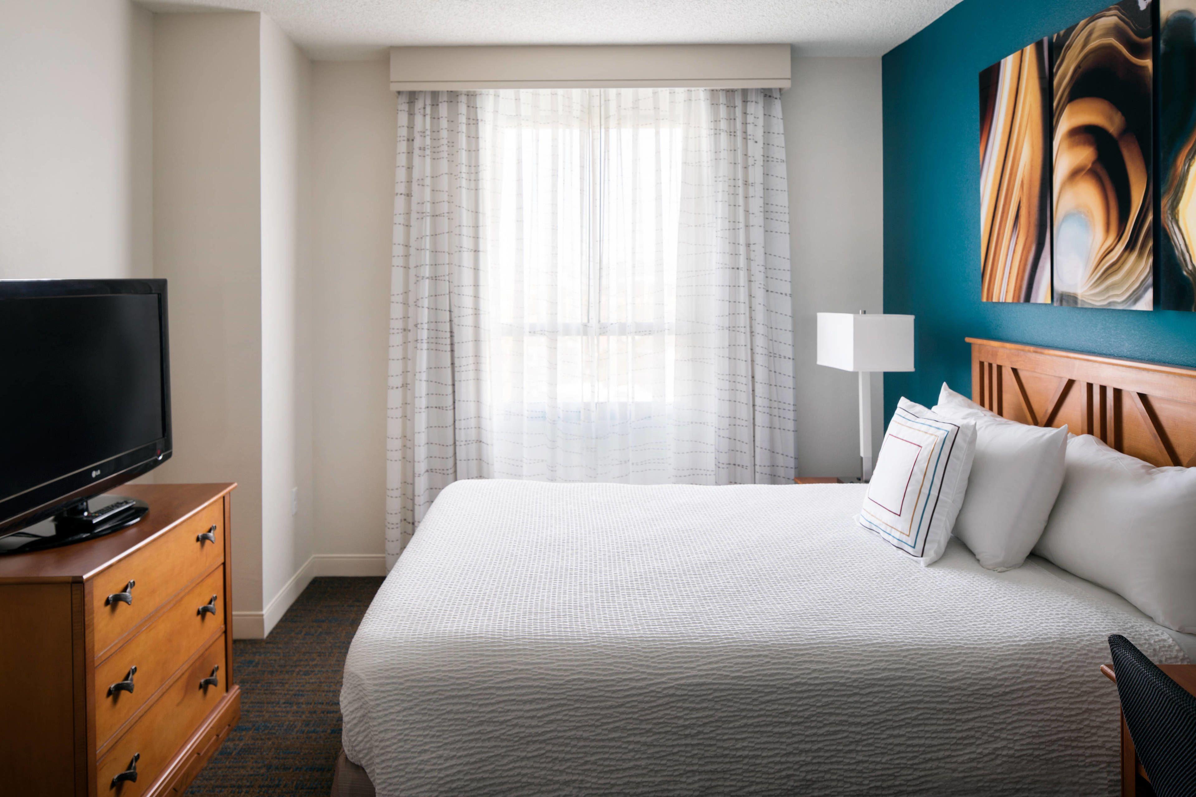 One-Bedroom Queen Suite City View