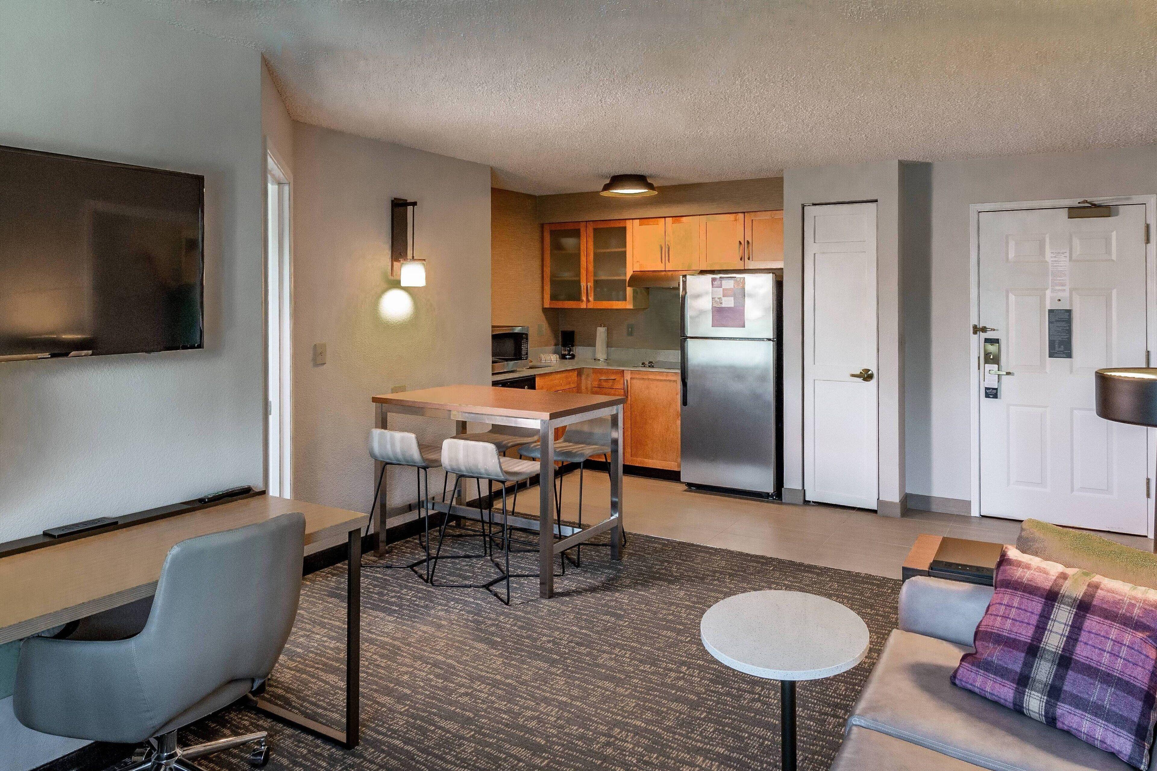Two-Bedroom Queen Suite