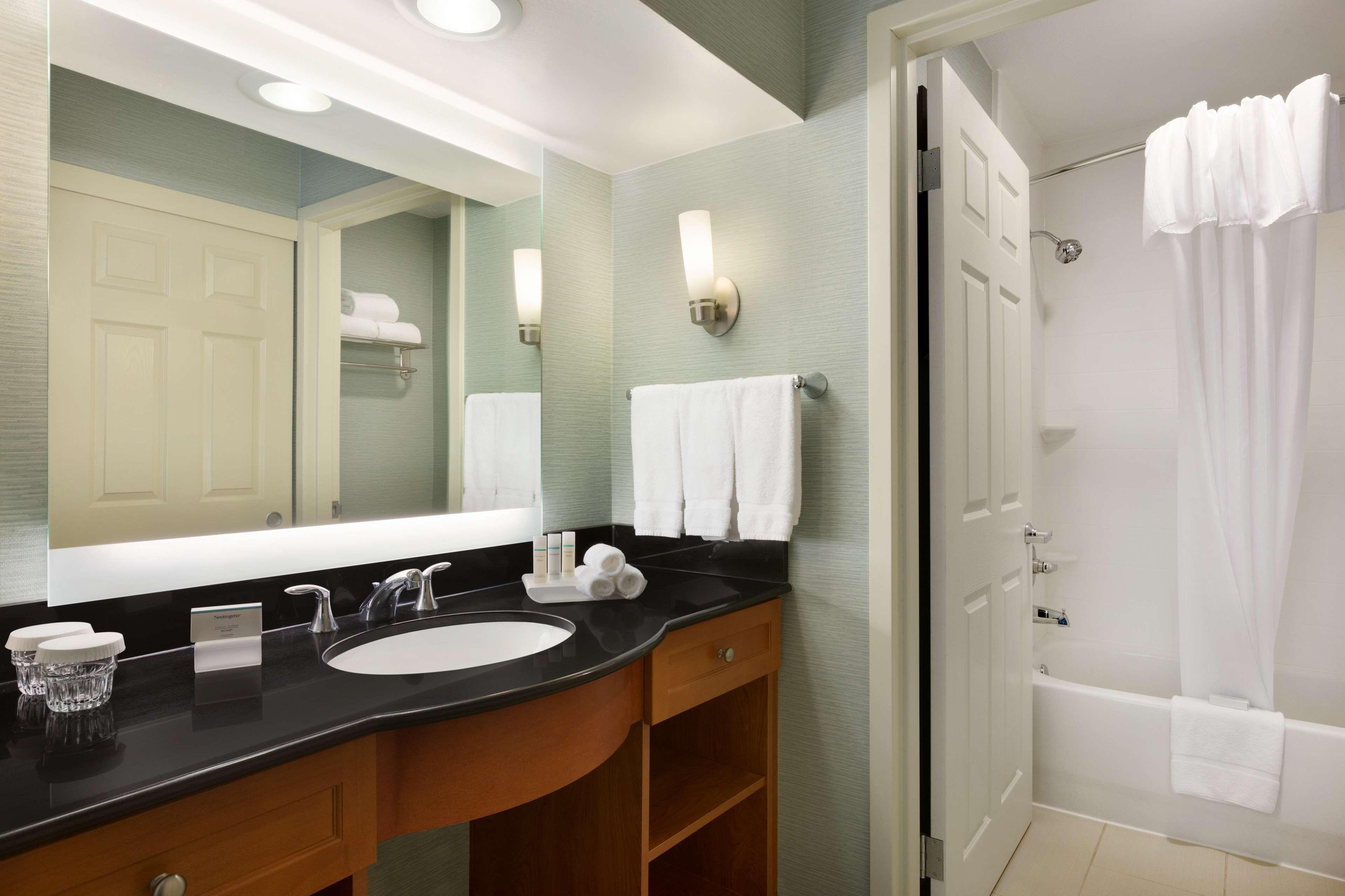 One-Bedroom King Suite Non-Smoking