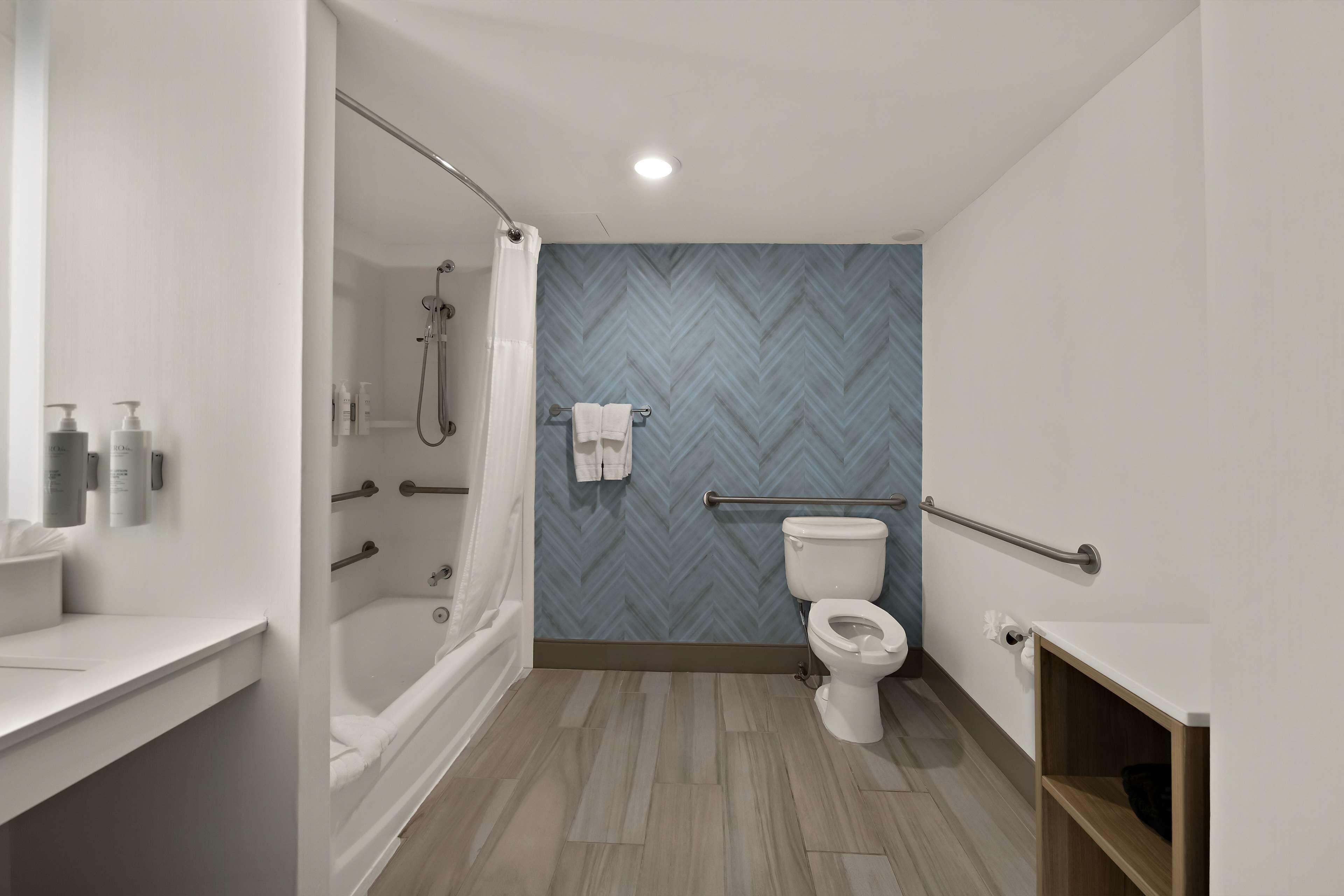 King Room Tub Mobility Hearing Access