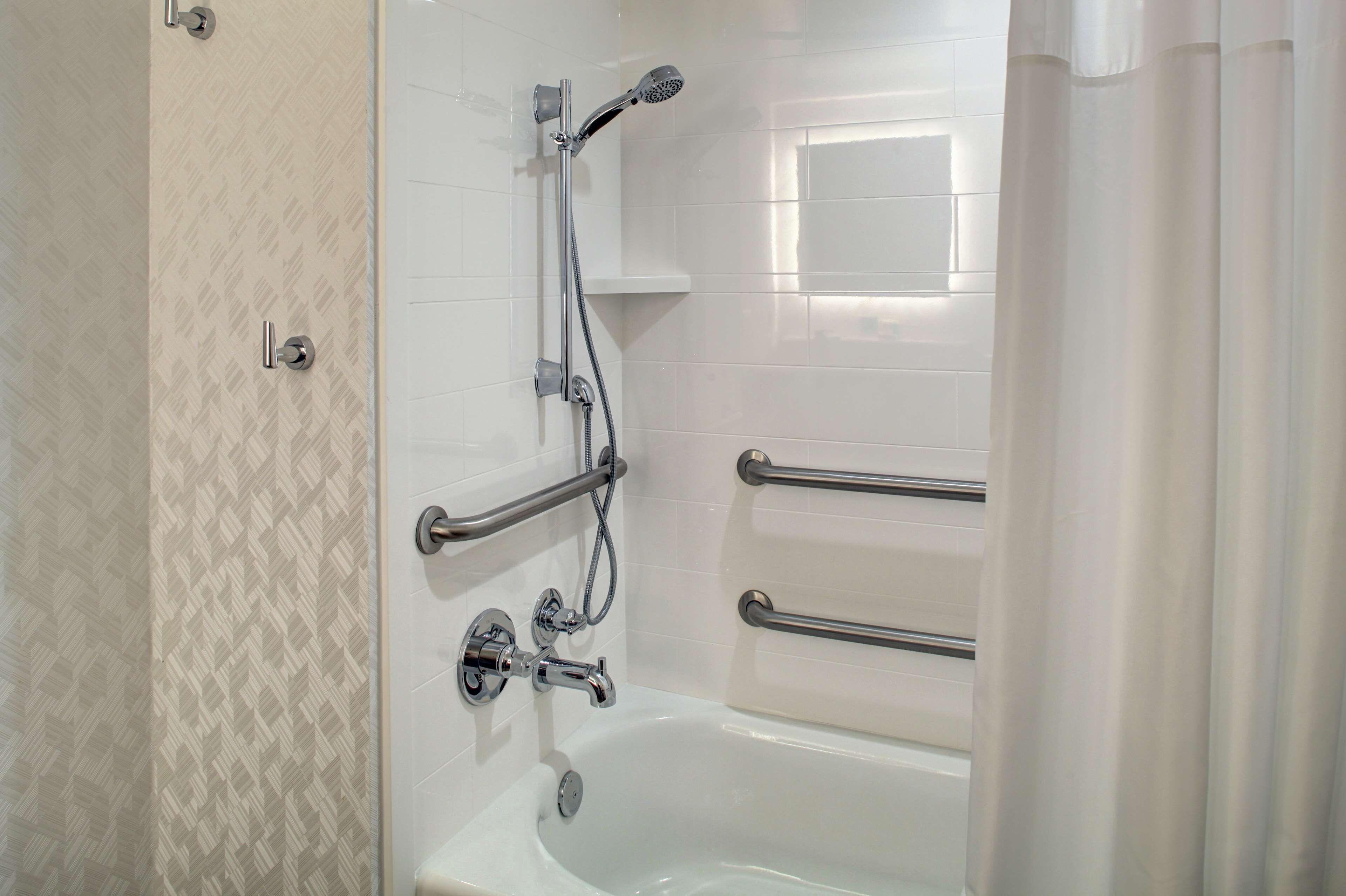 King Room Tub Mobility or Hearing Accessible or Non-Smoking