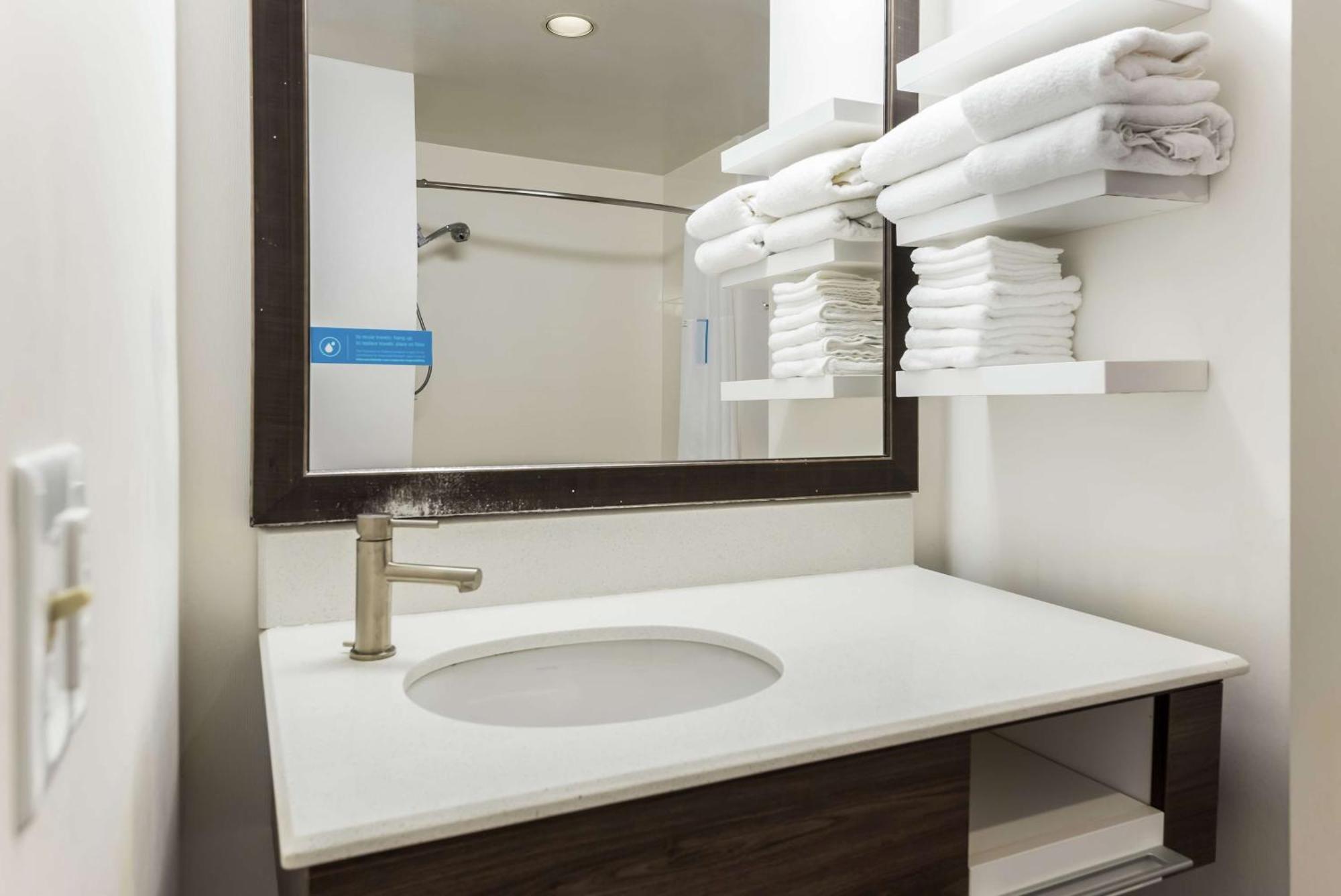 King Room Mobility Access or Non-Smoking