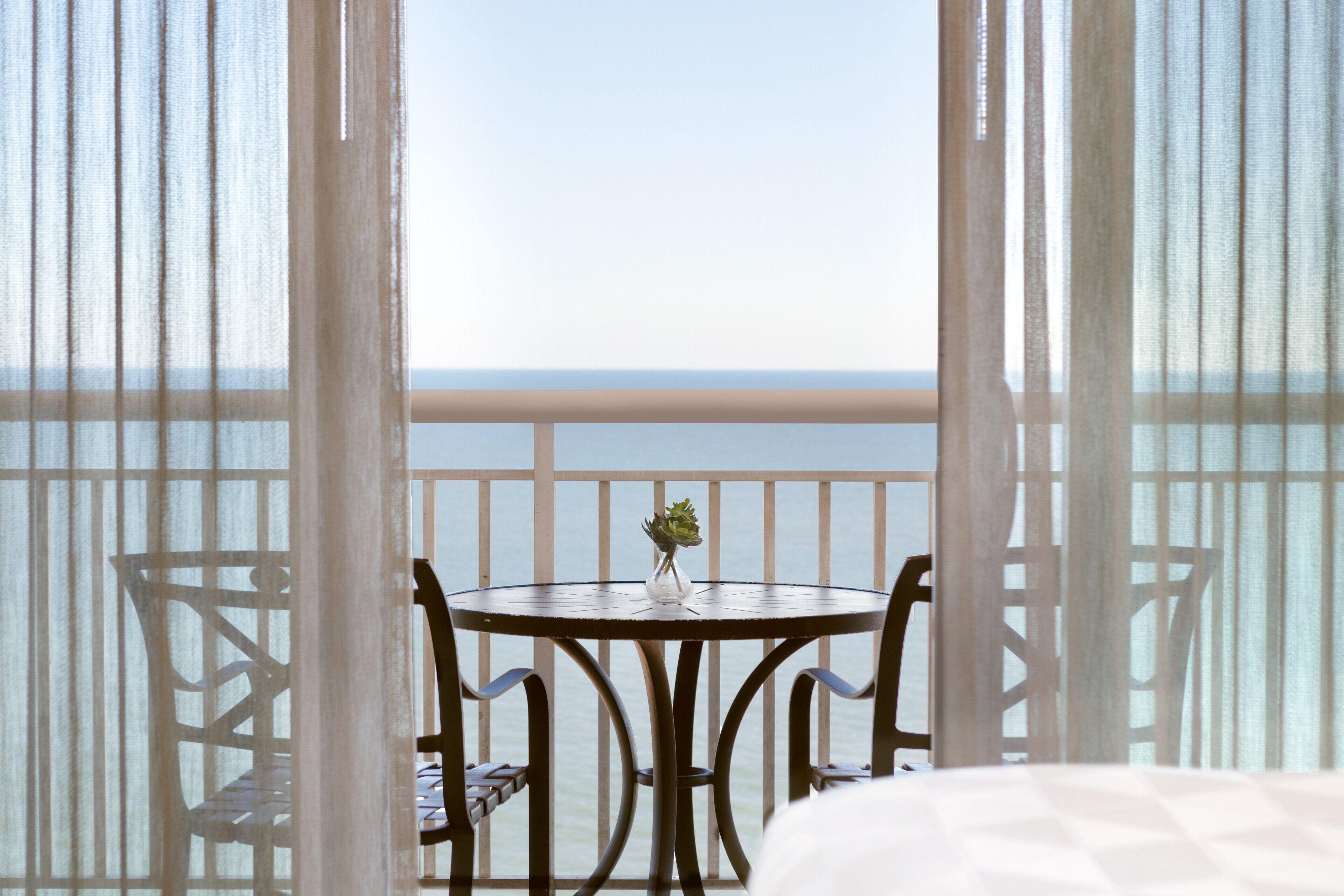 Queen Suite Ocean View Non-Smoking