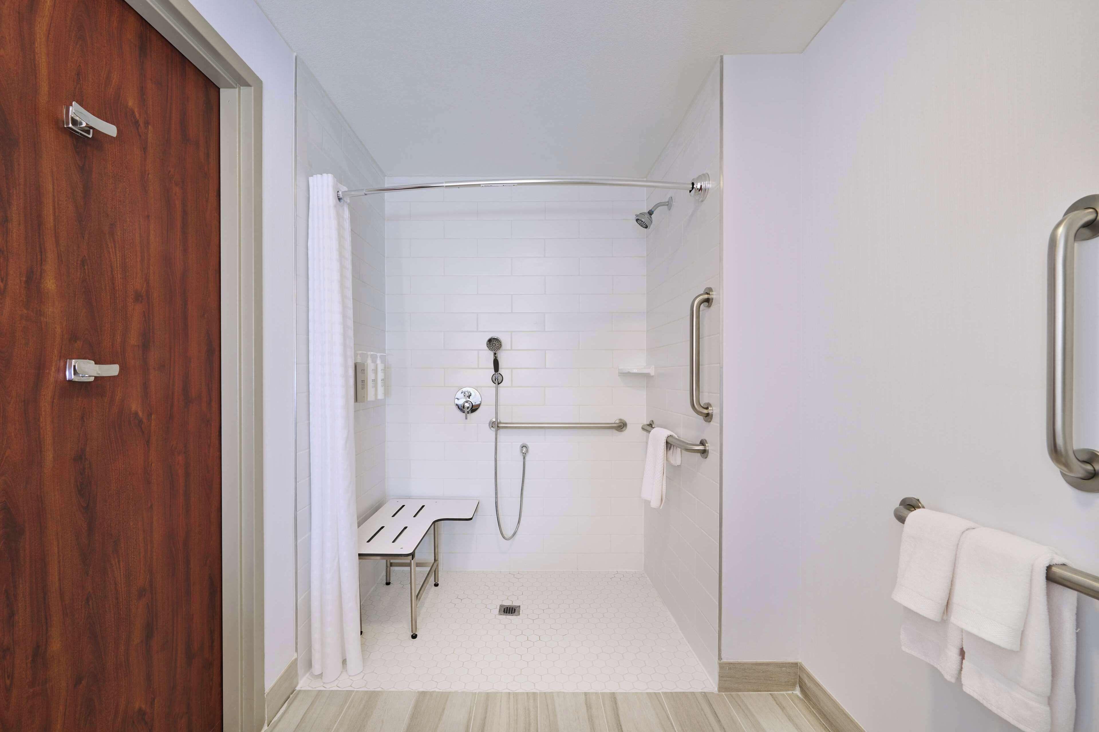 King Room Roll Shower Mobility Access