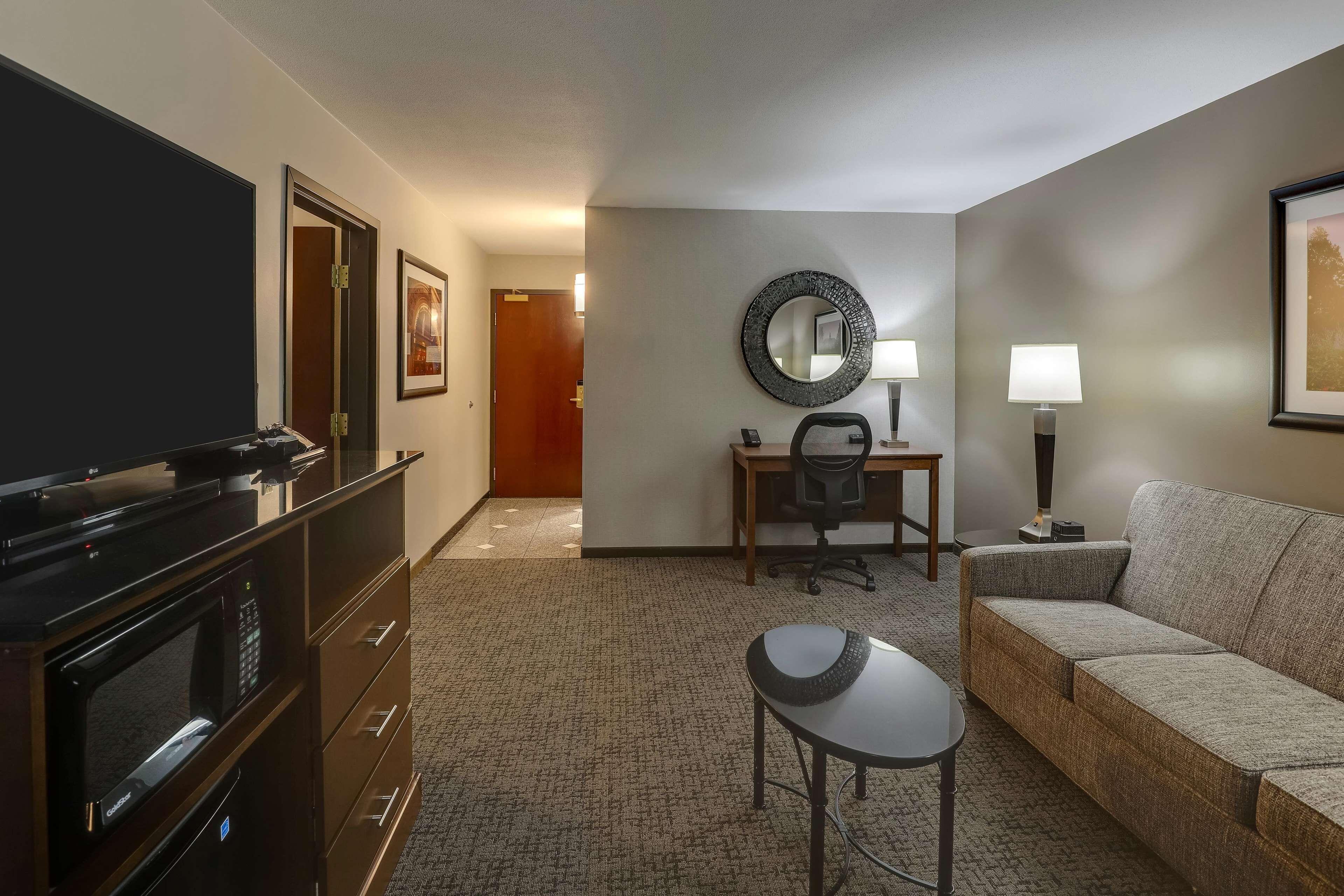 Queen Suite Two Queen Beds Sofa Bed
