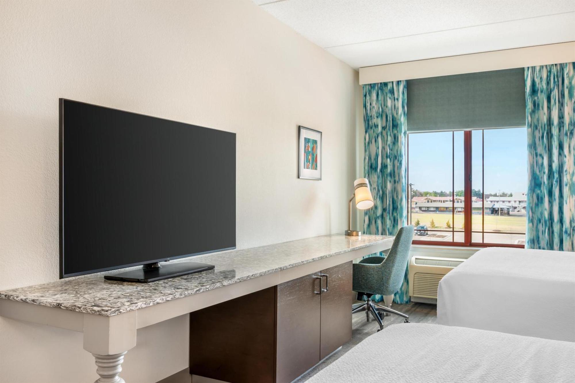 Queen Room Two Queen Beds Hearing Access