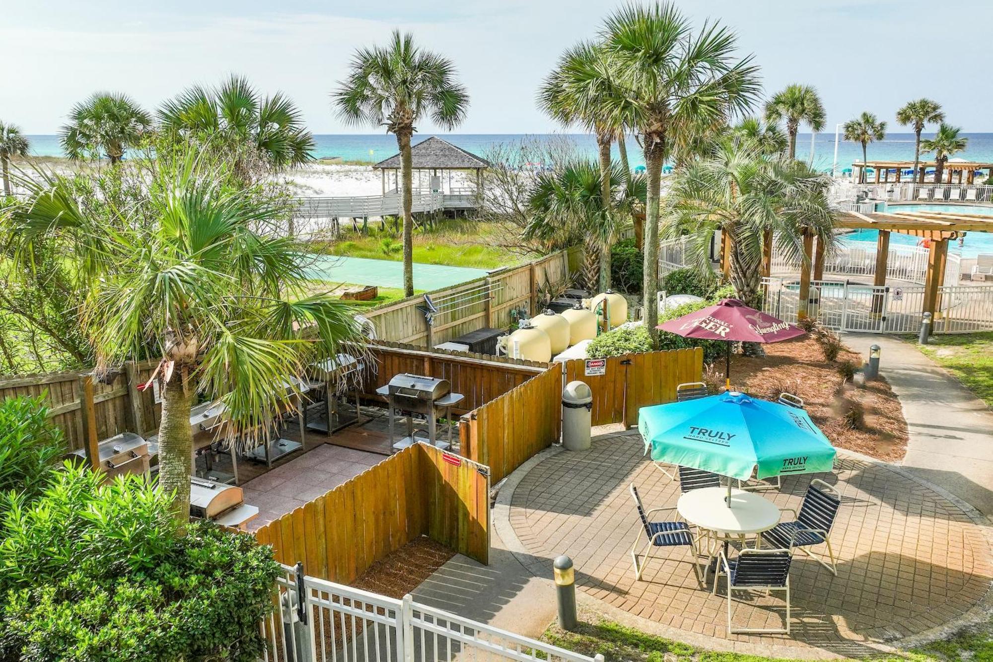 Two-Bedroom Apartment Balcony Sea View