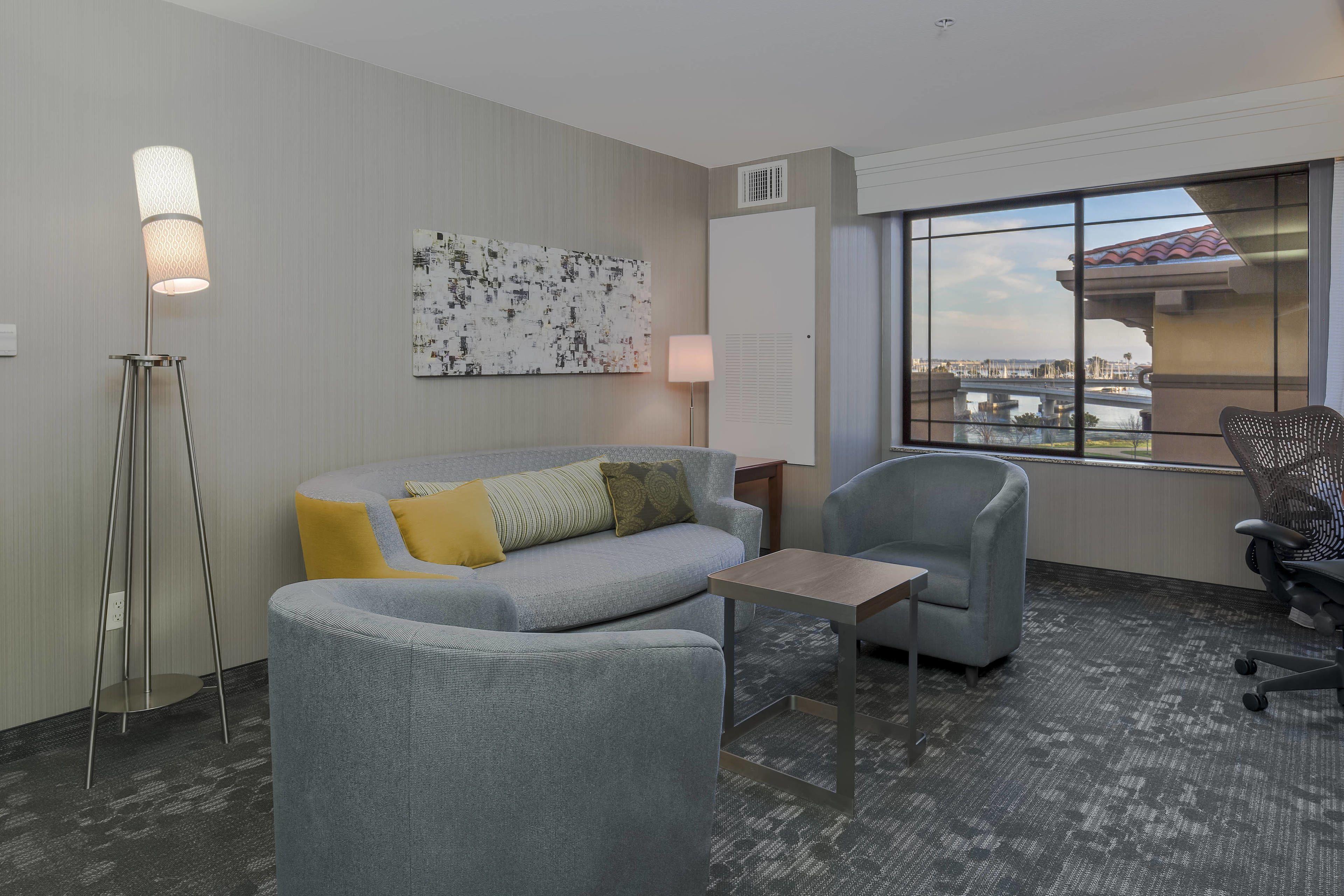 One-Bedroom King Suite Wet Bar