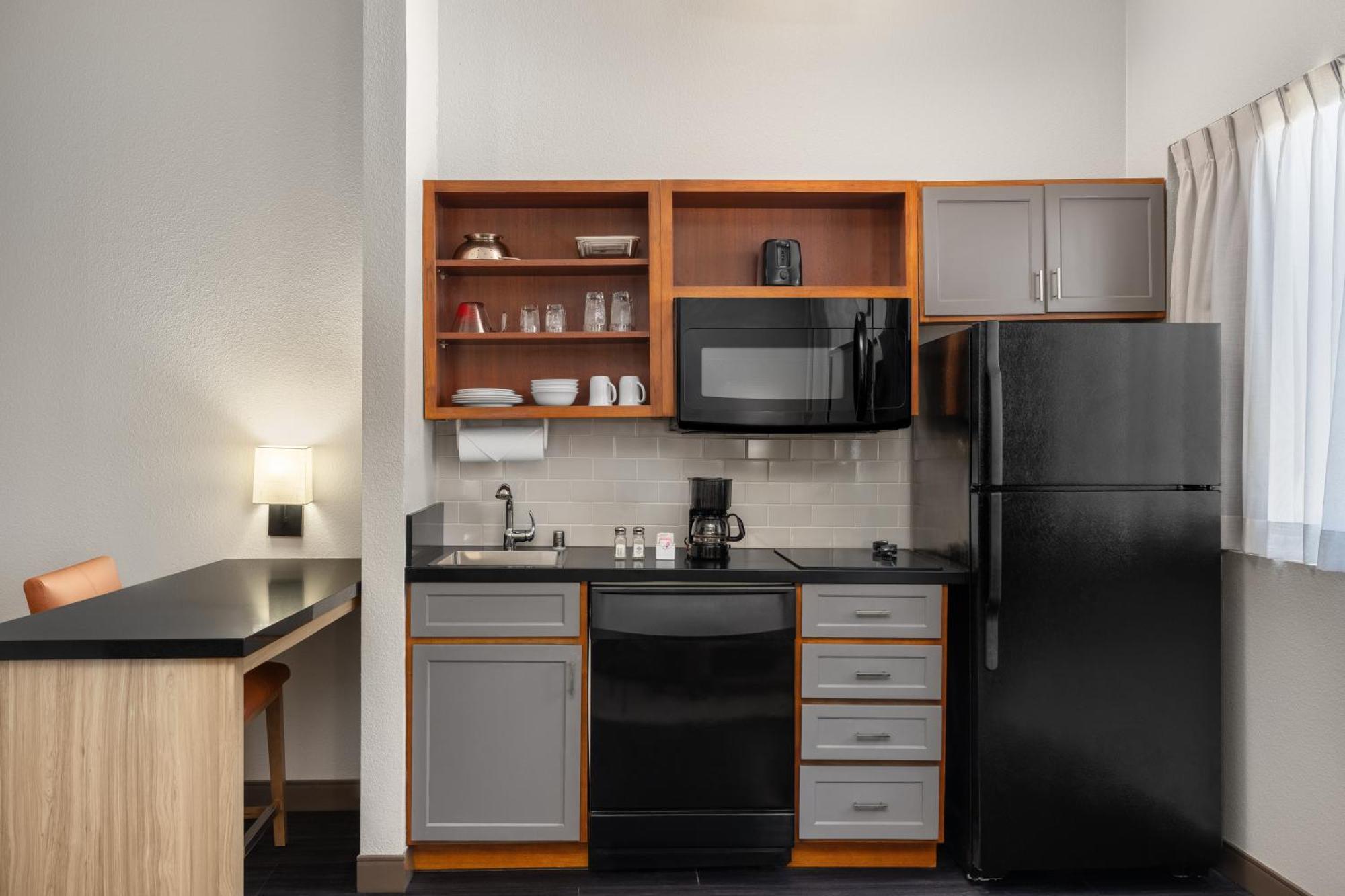 One-Bedroom Queen Suite