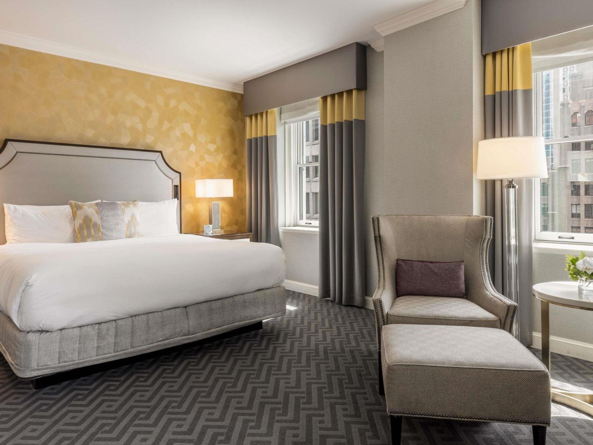Deluxe King Room View Corner Room