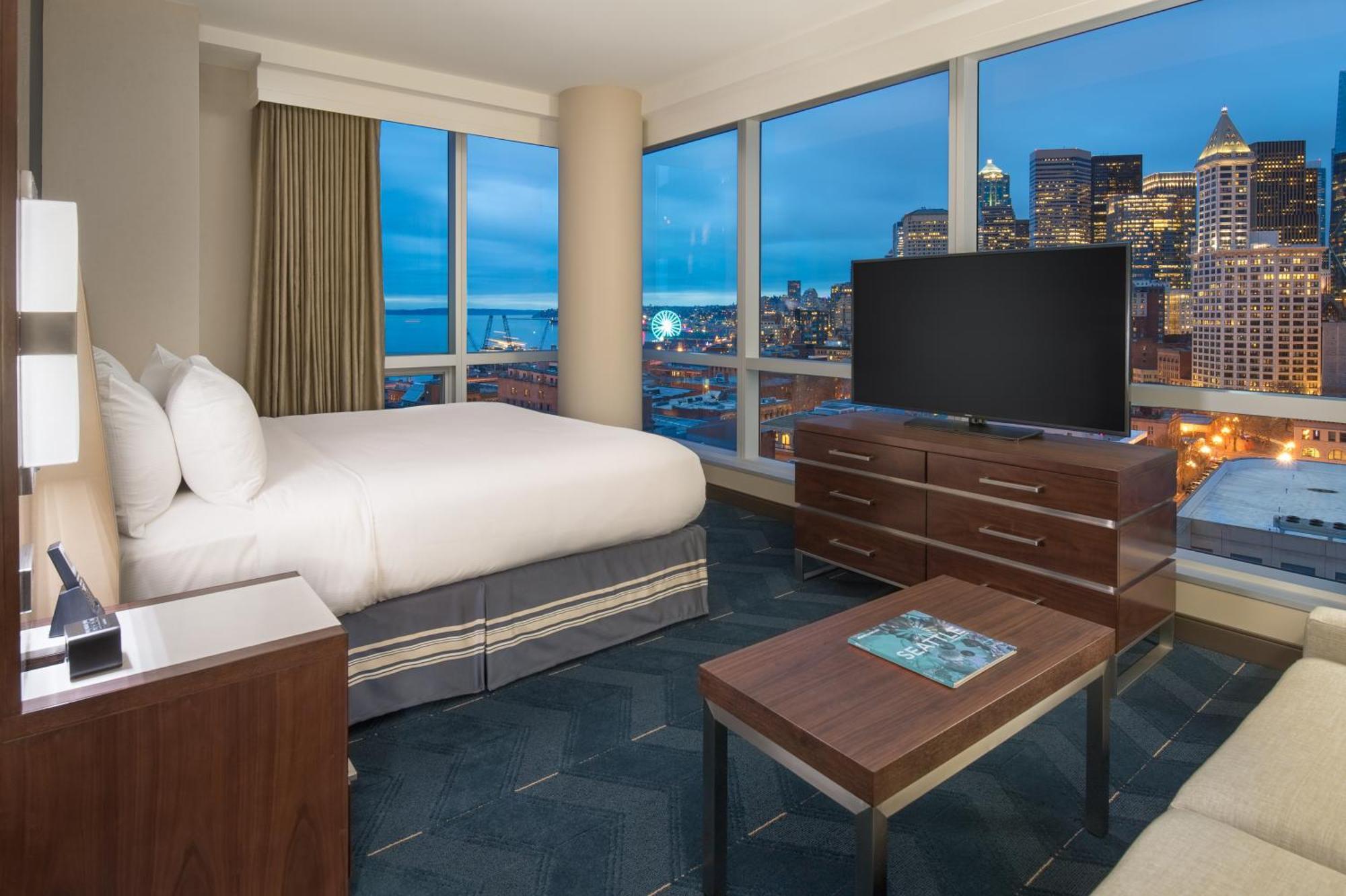 Corner Studio Suite One King Bed Sofa Bed Water View