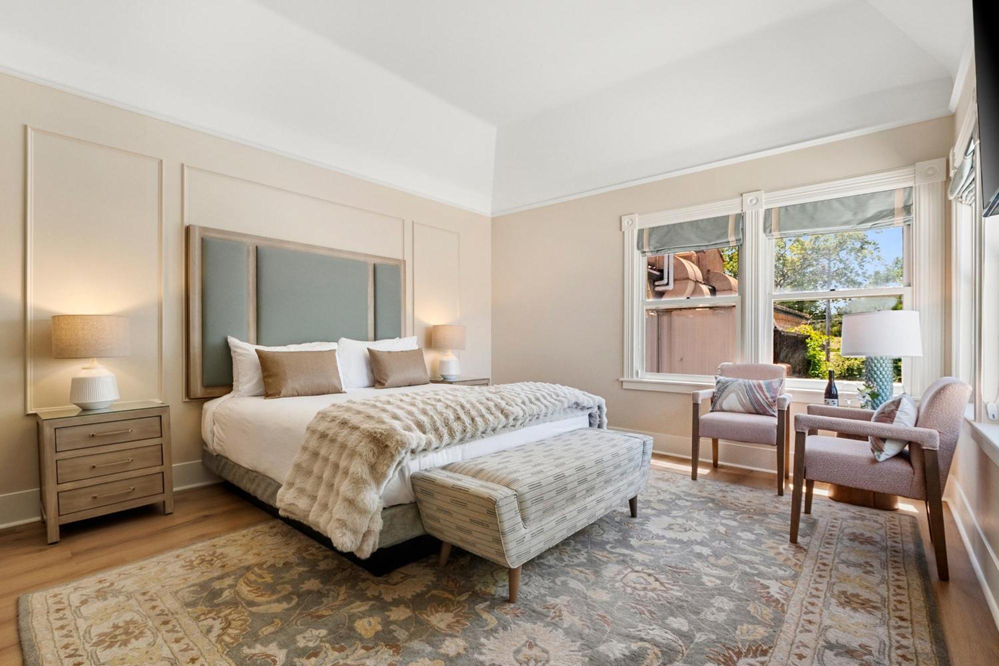 Deluxe King Suite