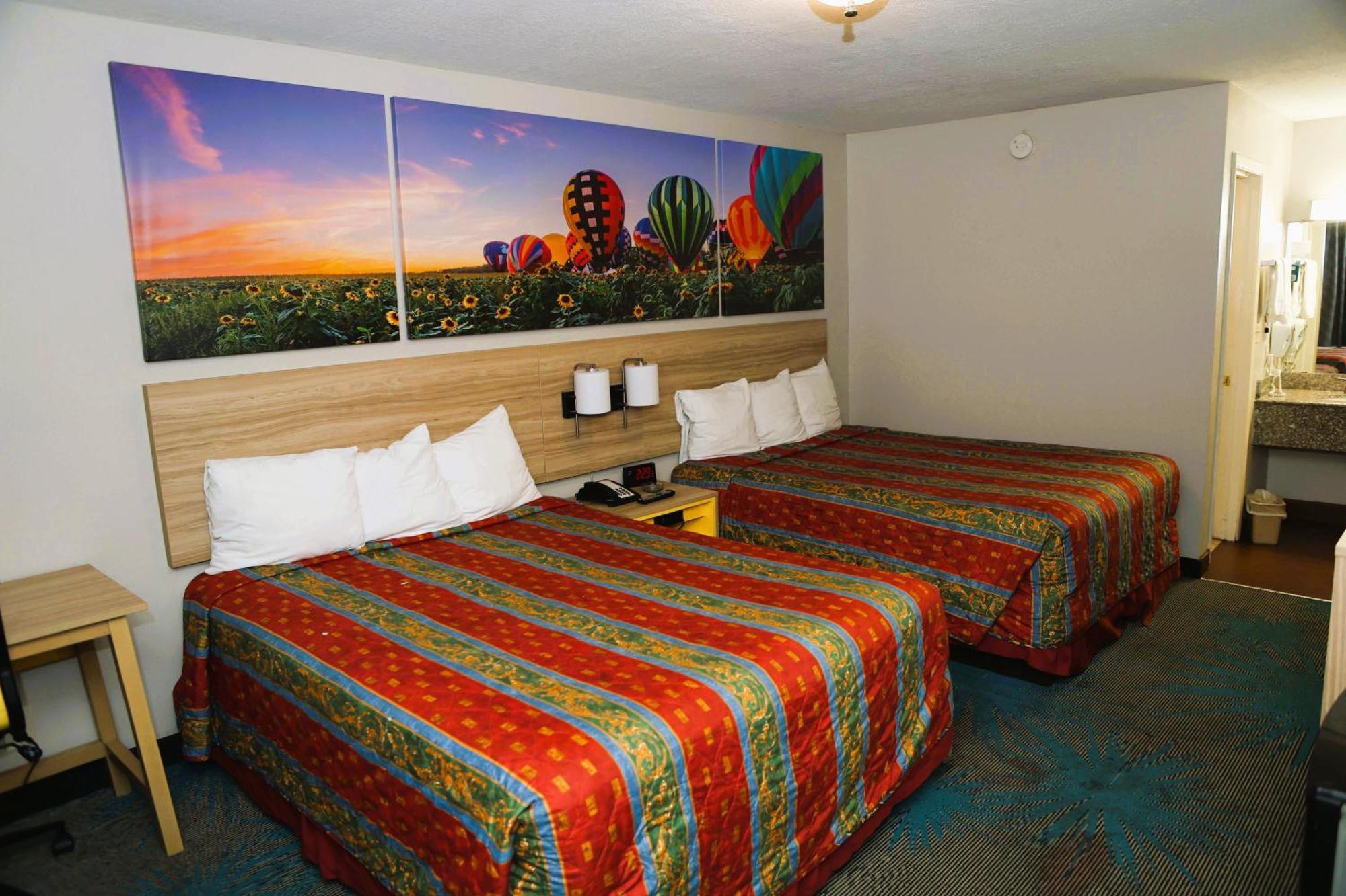 Queen Room Two Queen Beds Smoking