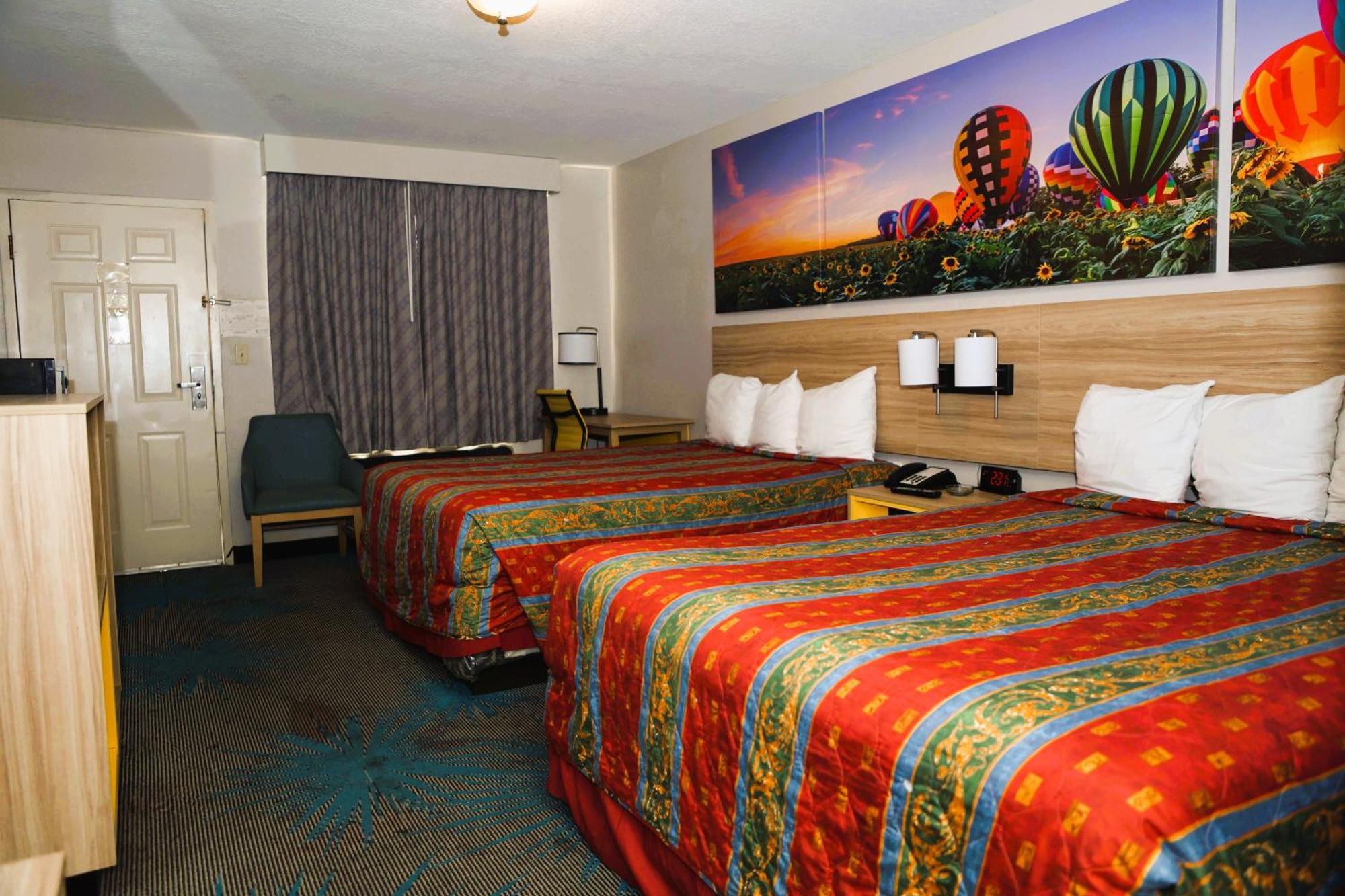 Queen Room Two Queen Beds Smoking