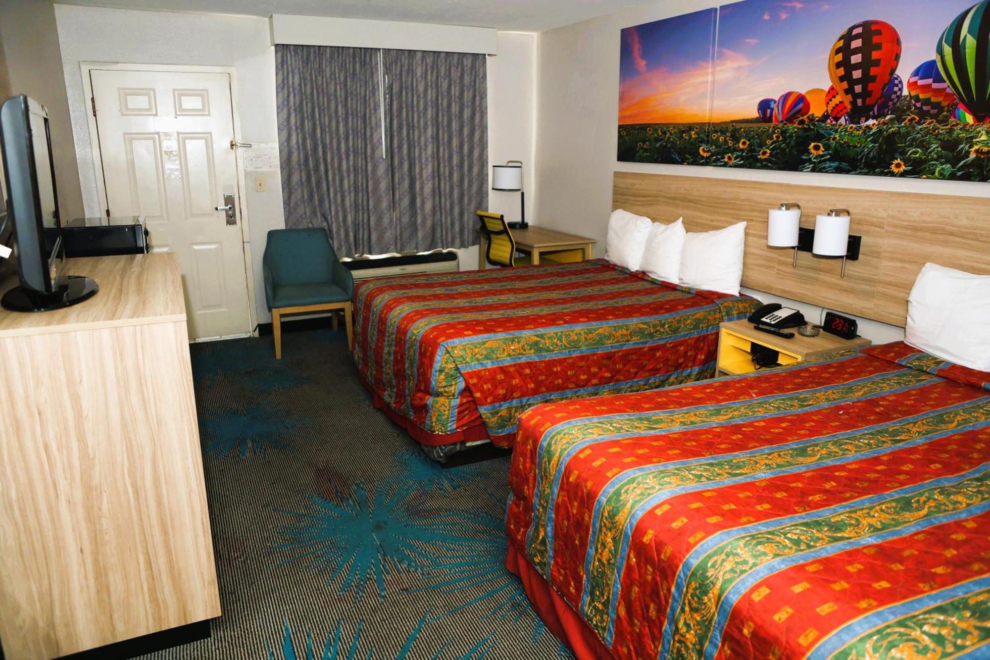 Queen Room Two Queen Beds Smoking