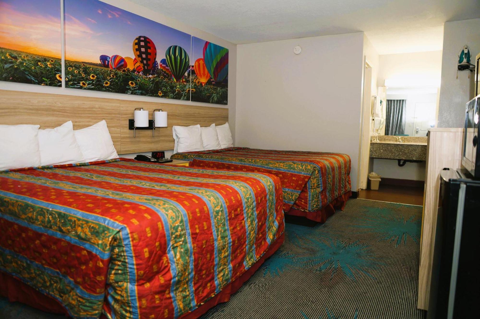 Queen Room Two Queen Beds Smoking