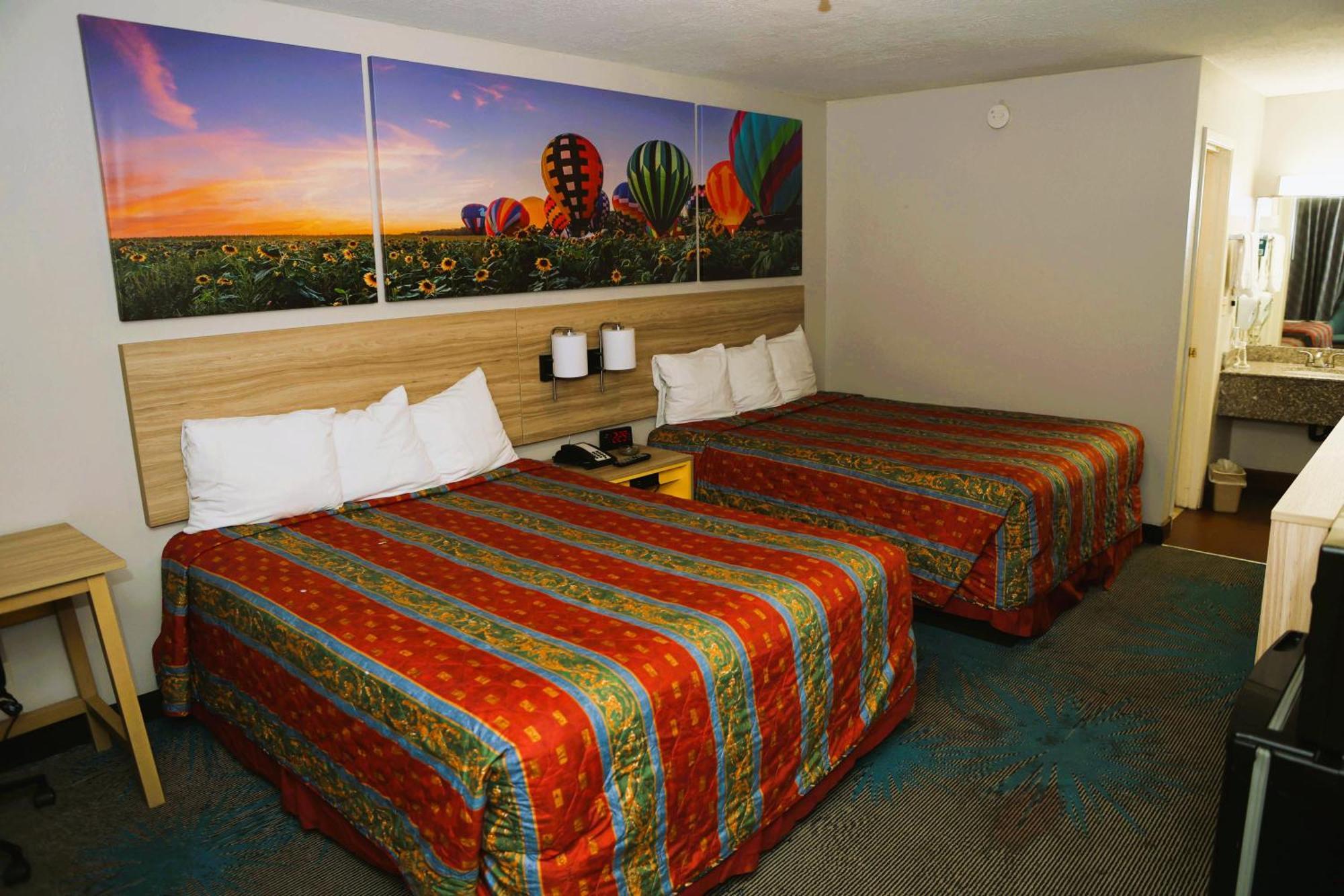 Queen Room Two Queen Beds Smoking